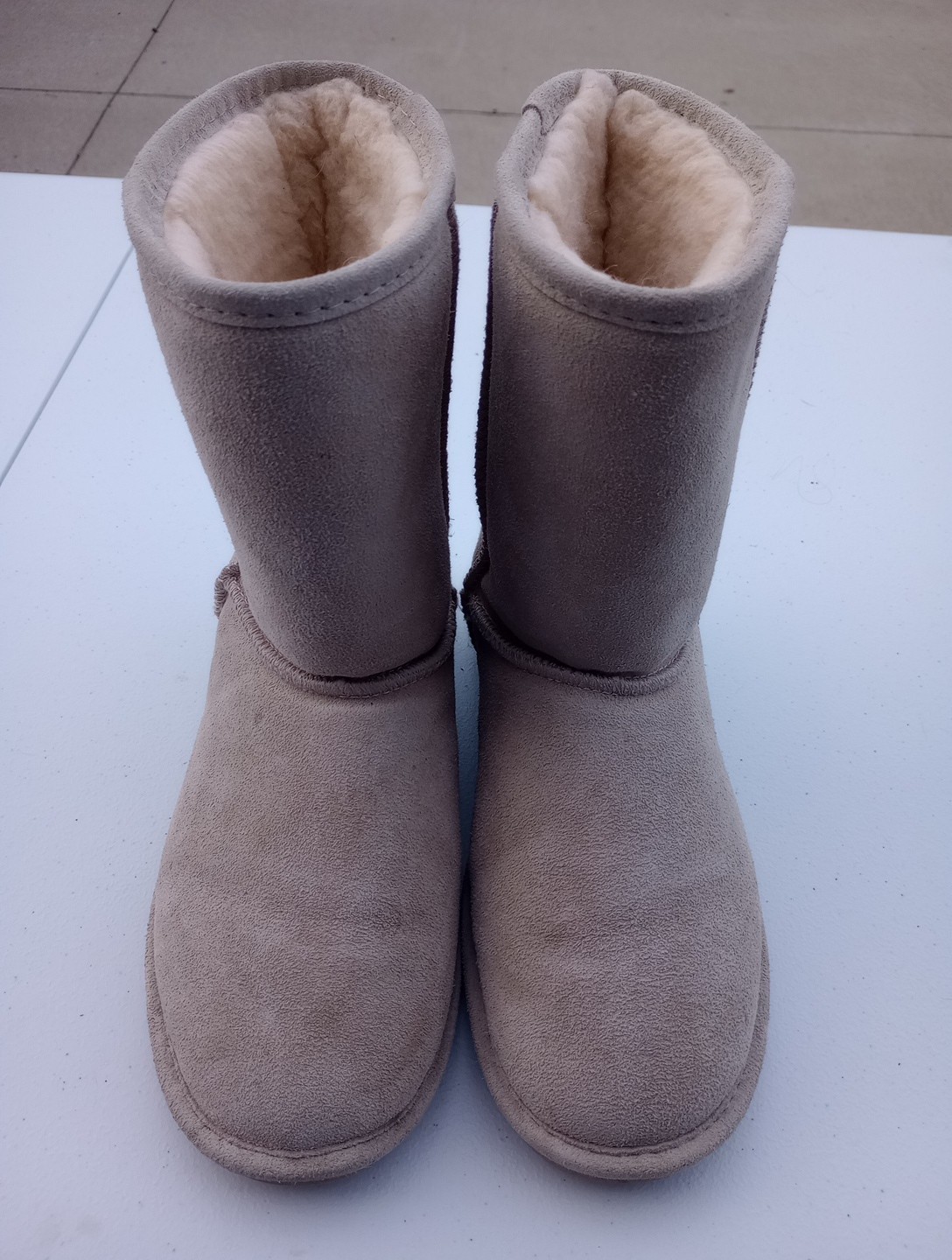 BEARPAW 608W- Emma Short Suede Boot 8.5 Sand