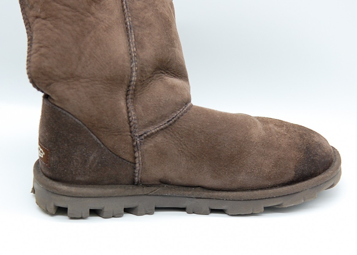 UGG Essential Short 5835 Womens Chocolate Sheepskin Boots Size 8