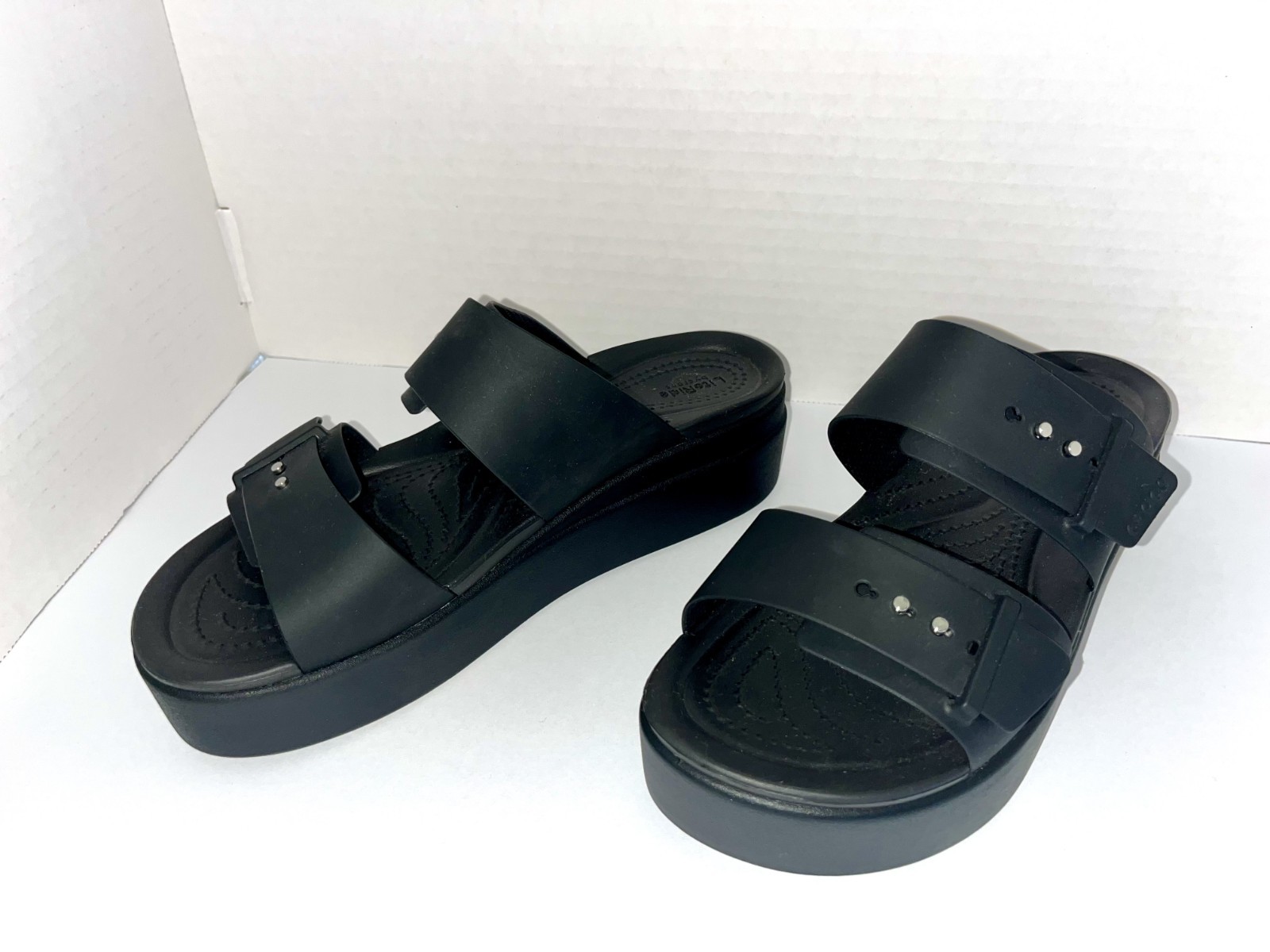 Crocs Women’s Brooklyn Black Low Wedge Platform Comfort Sandals LiteRide Size 9