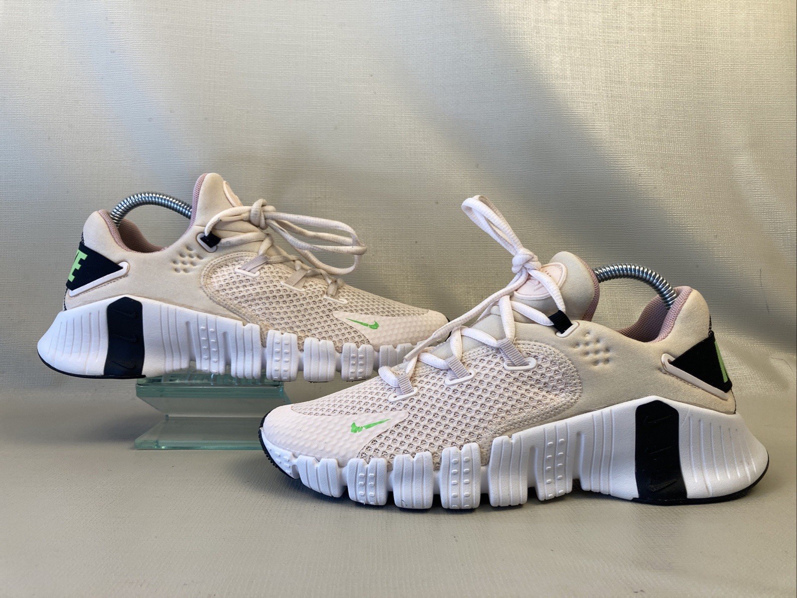Nike Free Metcon 4 Light Soft Pink White Black Green Strike Women’s Size 8.5 EUC