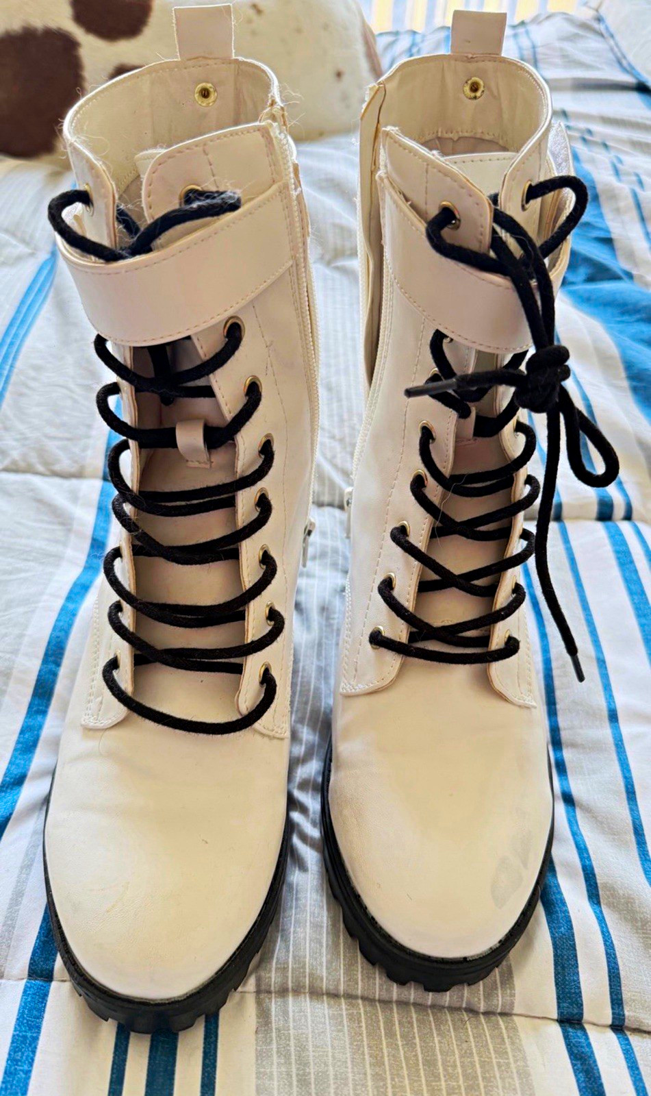 Juicy Couture White Platform Lace-Up Side Zip Lug Sole Ankle Bootie US 8.5