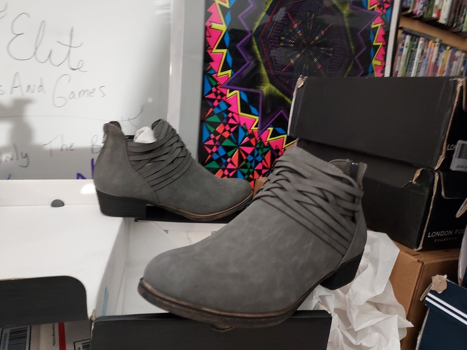 London Fog Womens «Mittle» grey gray distress Booties Size 7.5 M CUTE (☆#00s)