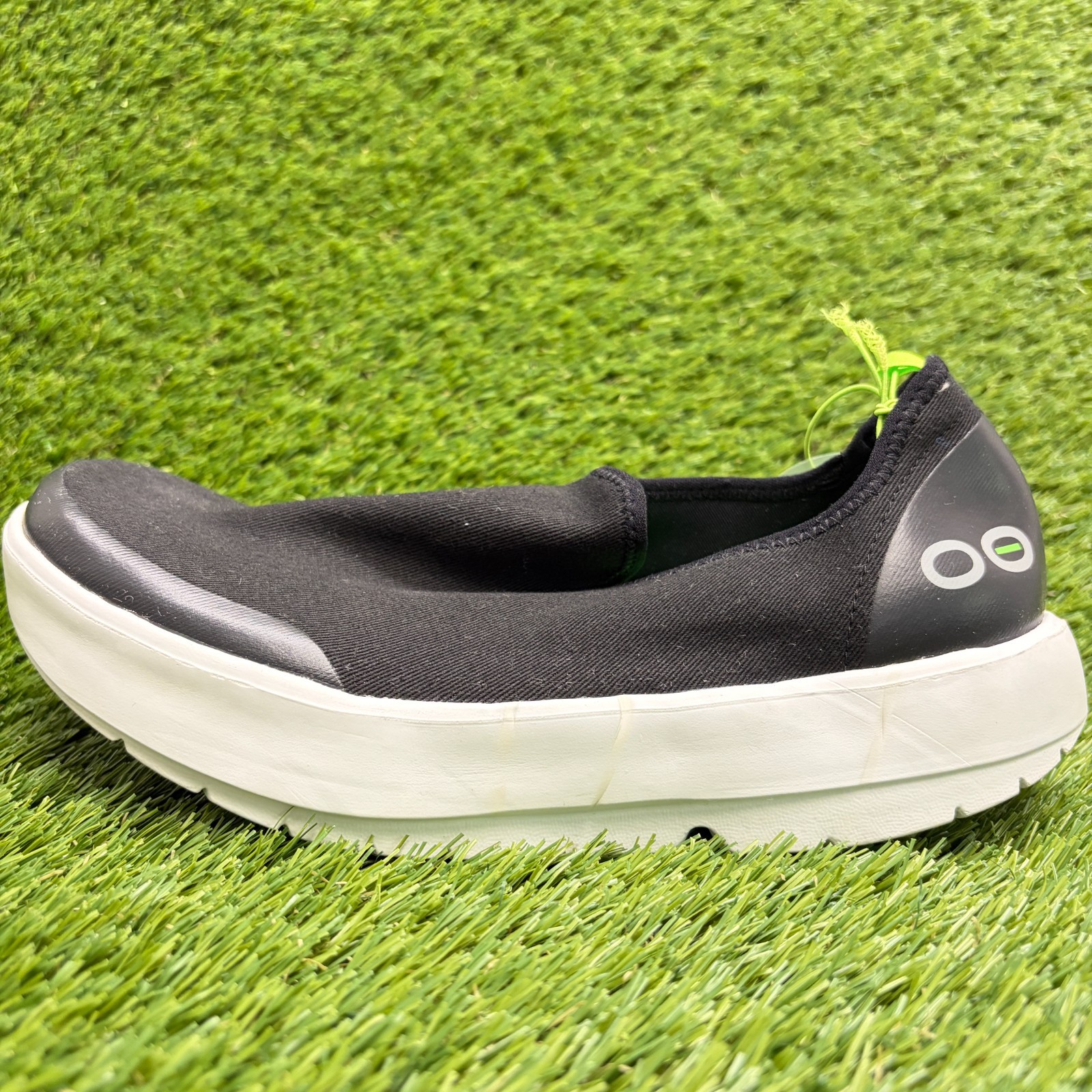 OOFOS OOmg eeZee Low Womens Size 9 Black Casual Walking Slip On Recovery Shoes