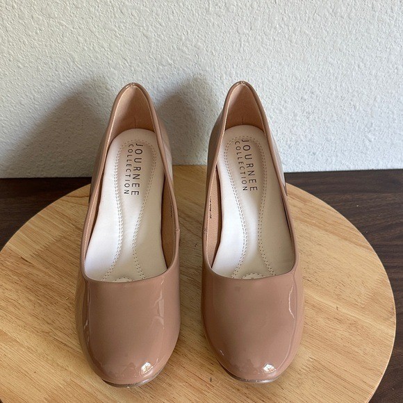 Journee Collection Luu Womens Round Closed Toe Block Heel Pumps, Taupe Sz 9