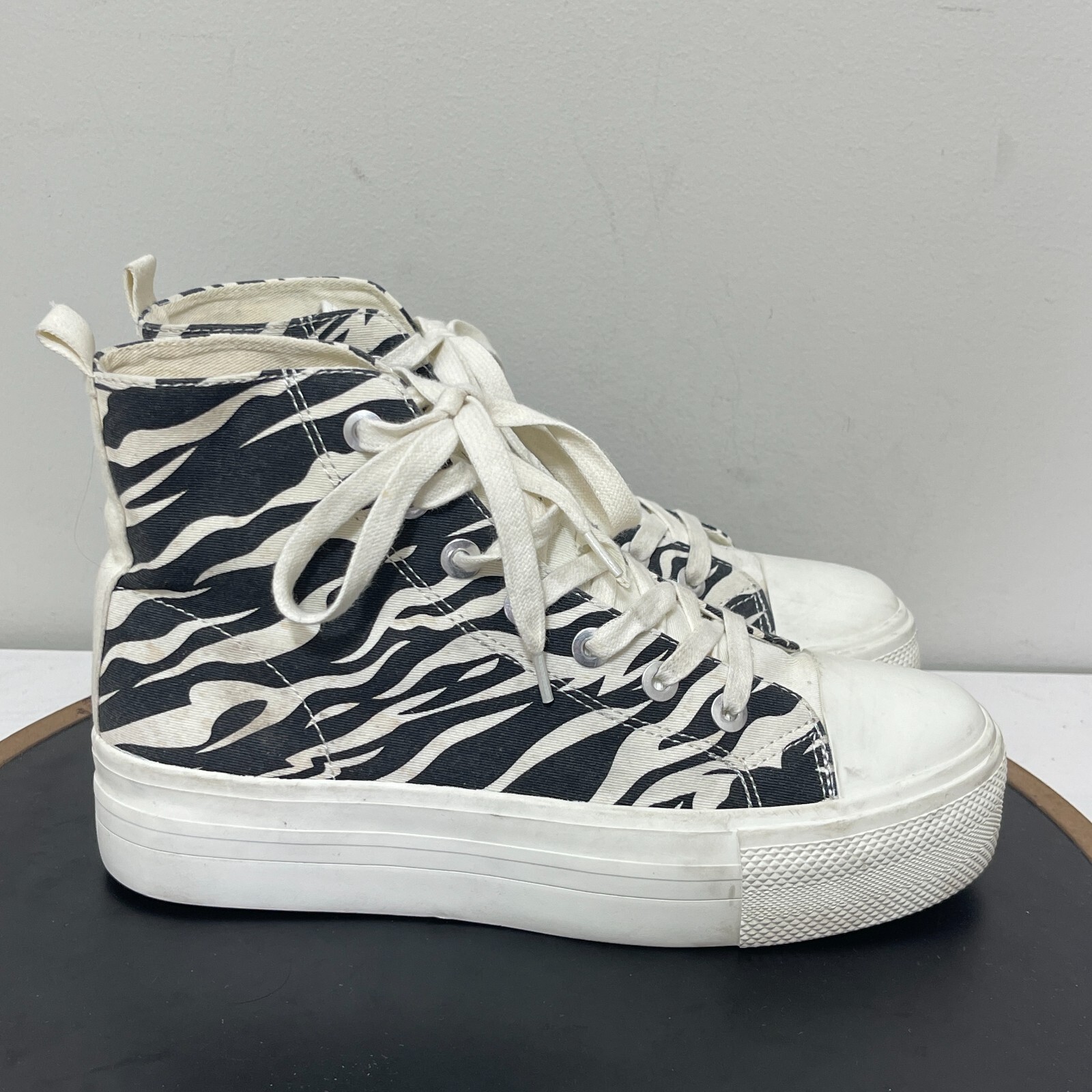 Pull&Bear Women’s Size 9 US Black and White Trainers Zebra High Top Sneakers