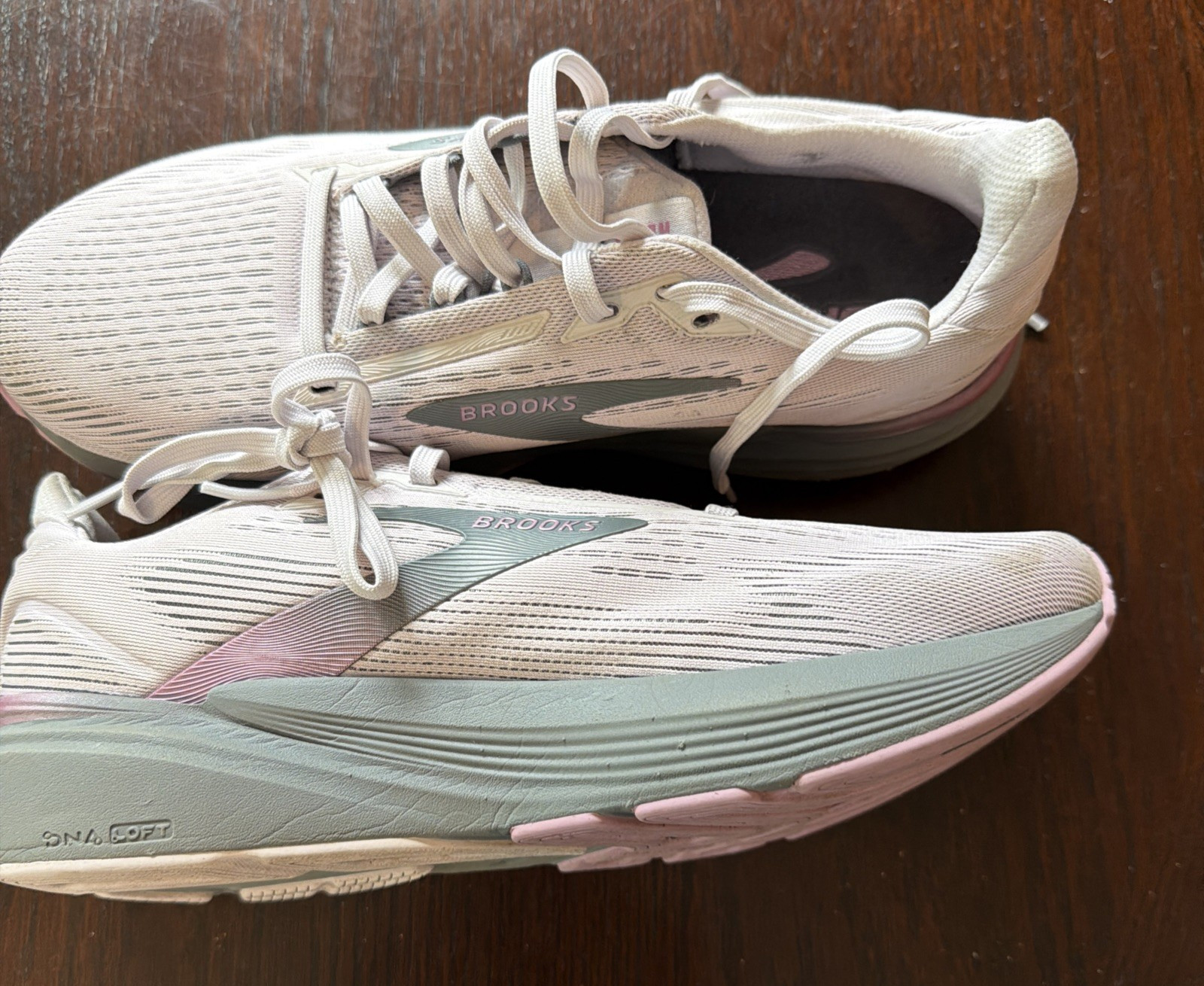 Brooks Revel 8 Women’s Size 9.5 B Running Shoes White Mauve Pink Sneakers EUC