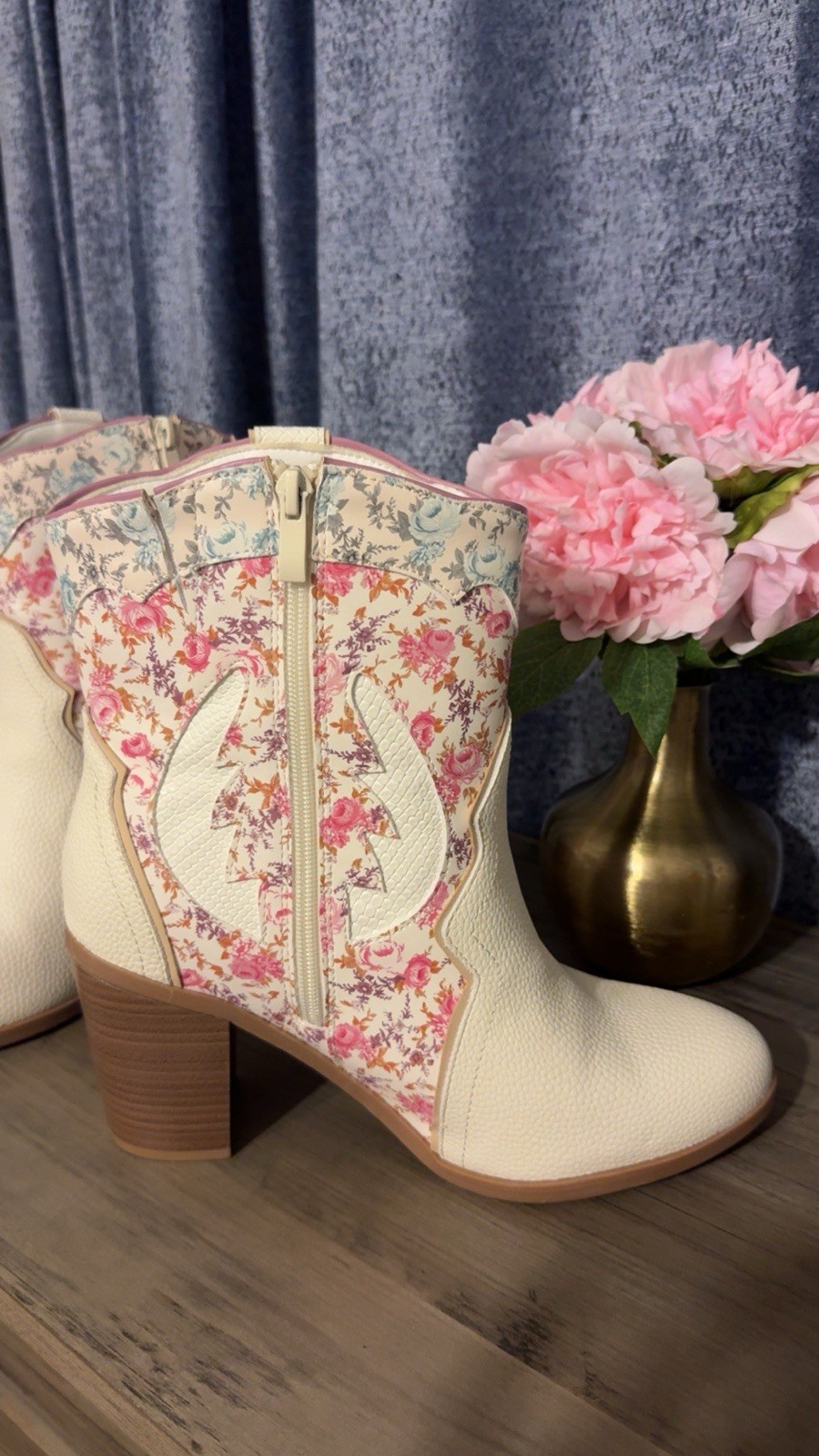 Torrid Ivory Floral Western Ankle Bootie Side Zip Almond Toe WW US 9.5