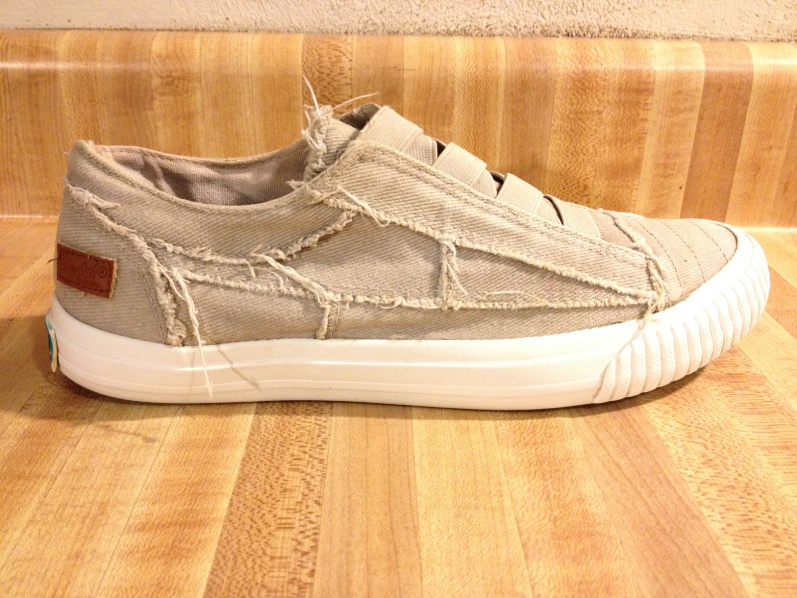 Blowfish Malibu Womens 8M Marley Tan Canvas Distressed Low Top Slip On Sneakers