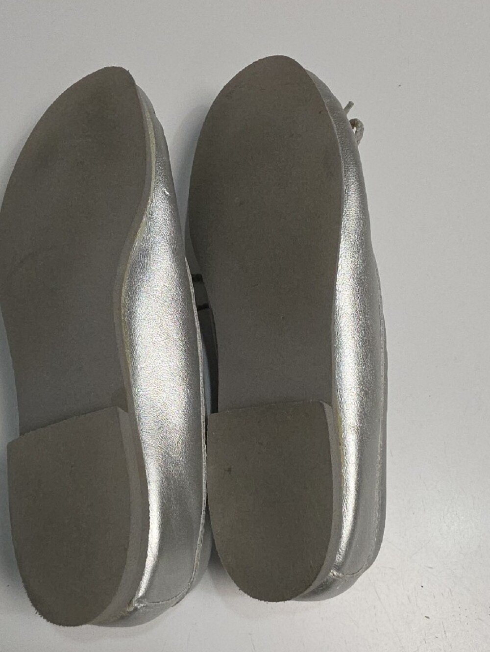 Minnetonka Thunderbird «Animikii» Silver Metallic Leather Moccasin Loafers Size6