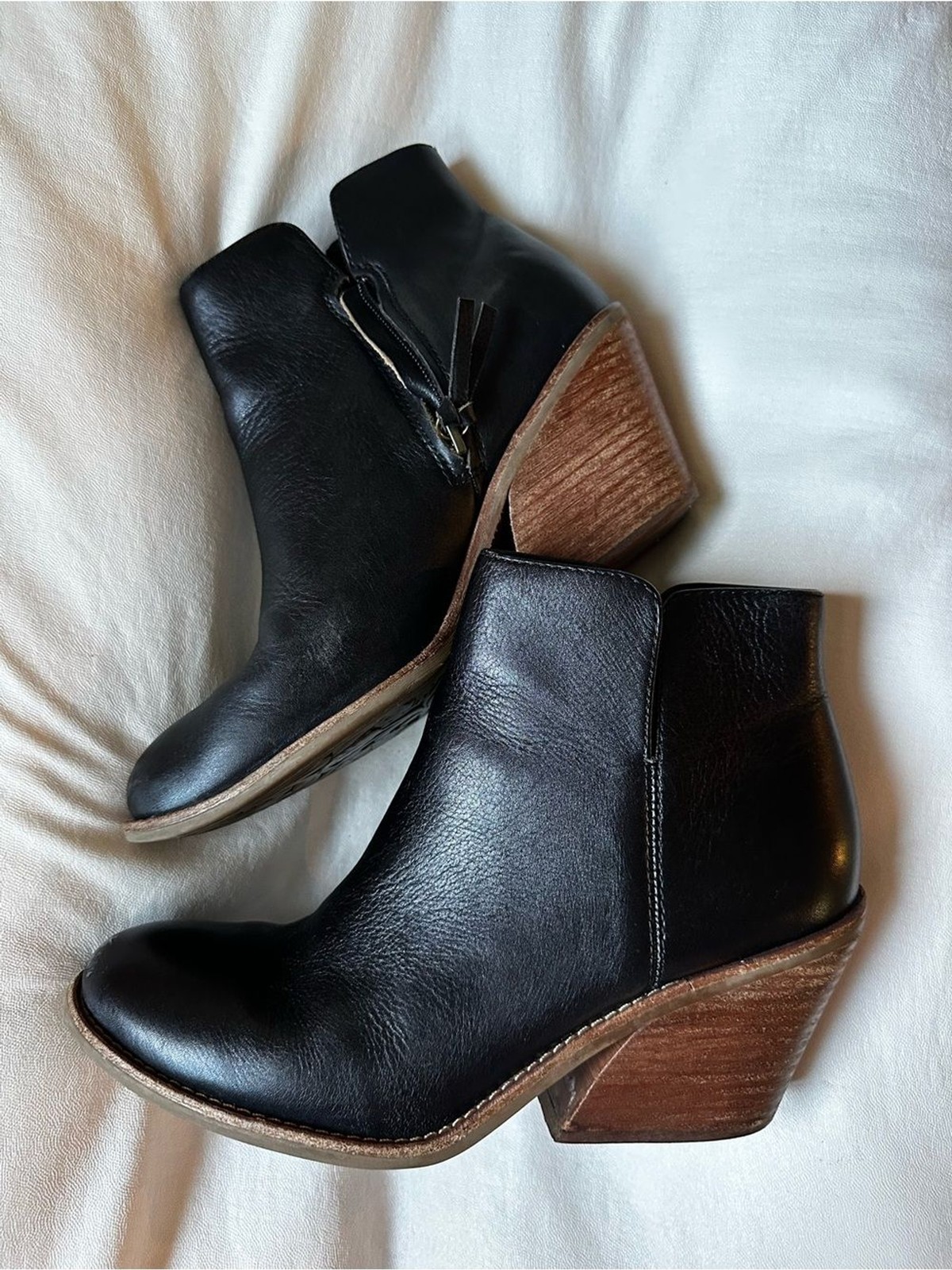 Söfft Shoes Classic Black Leather Women’s Ankle Boots Block Heel