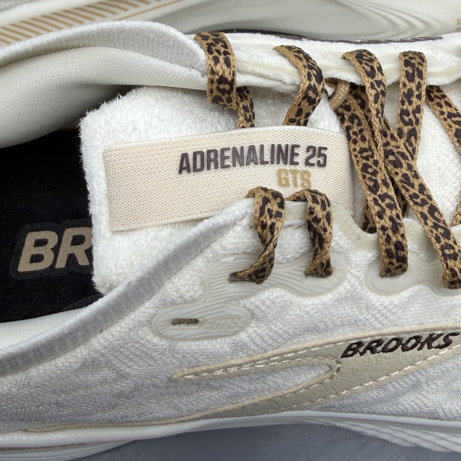 Brooks Adrenaline GTS 25 Women’s 6.5 Running Walking Shoes Coconut Crème Leopard
