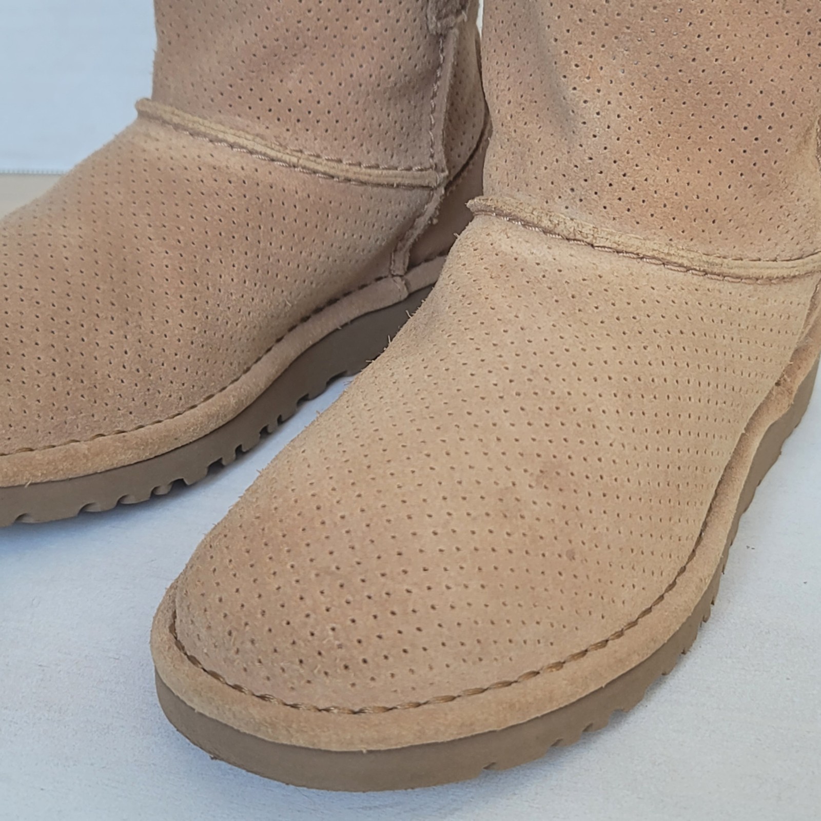 UGG Classic Unlined Mini Perforated Tawny Suede Leather Booties Booties Sz 5