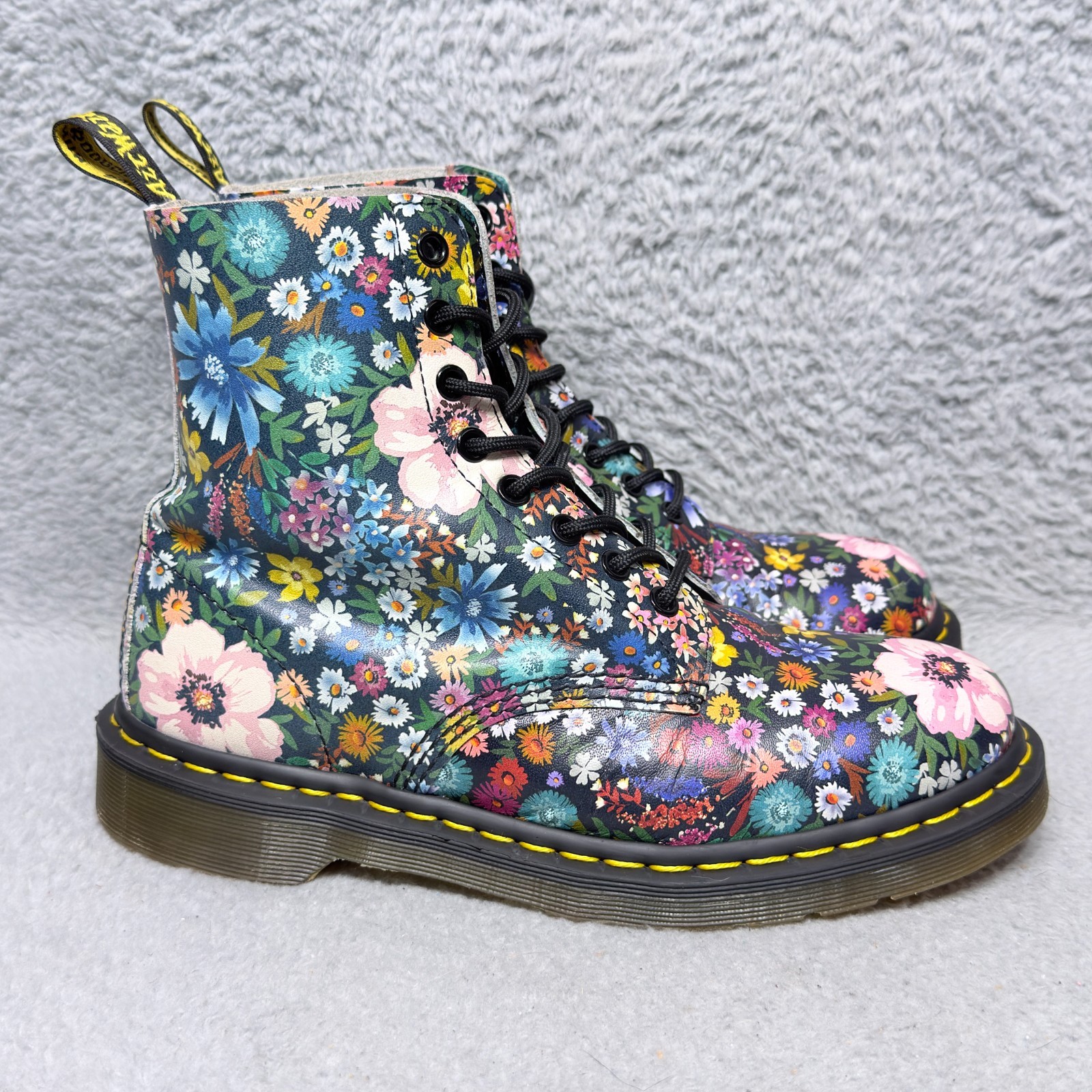 Dr Martens Pascal Wanderlust Womens Size 9 Combat Boots Black Mallow Pink Floral