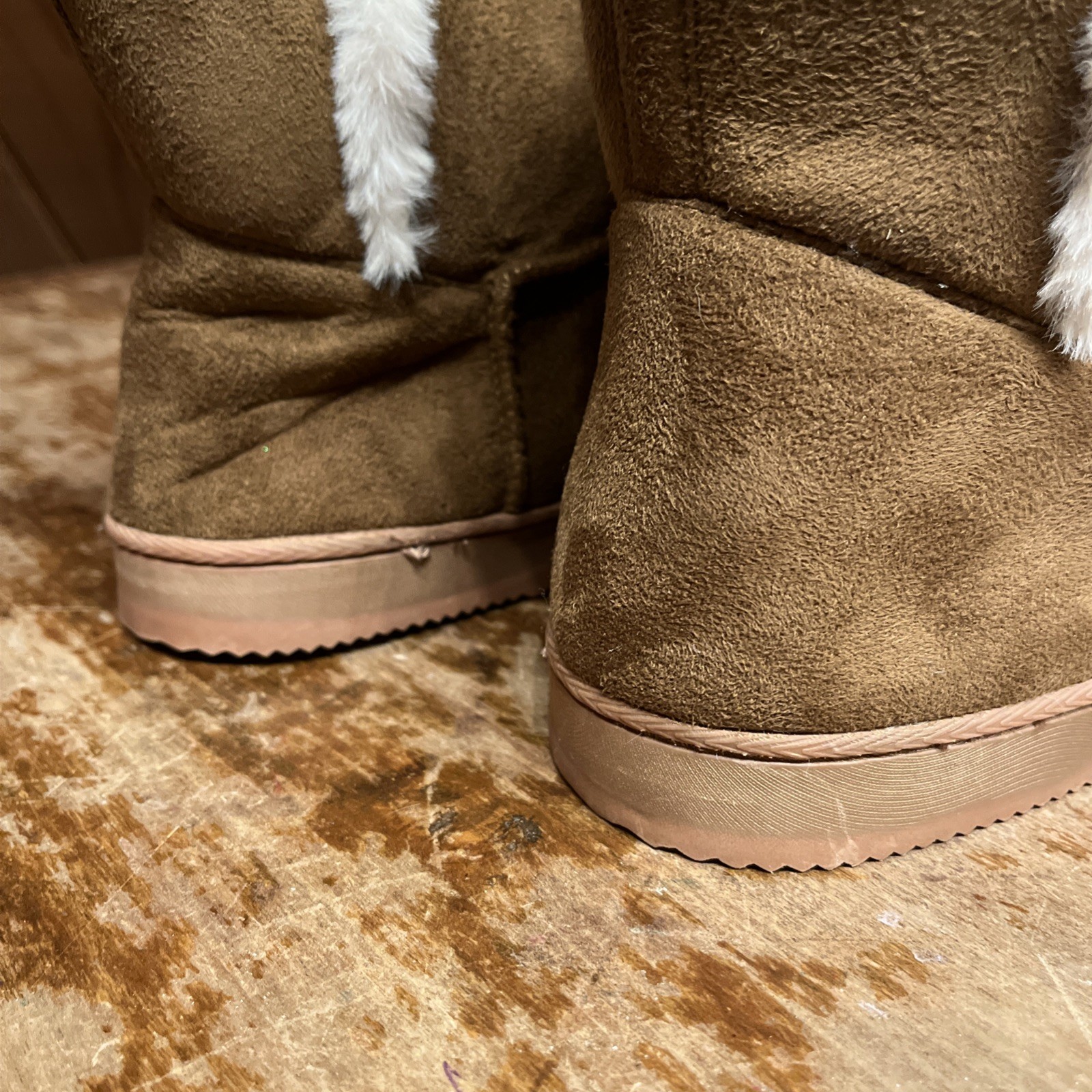 Dearfoams Women’s Winter Beth Faux Fur Foldown Booties | Large 9-10 (USA)