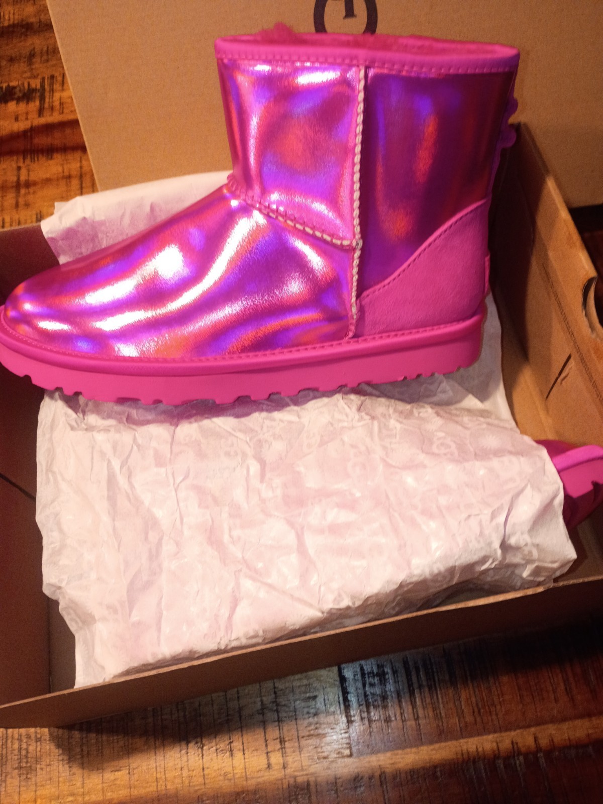 Women’s UGG AUSTRALIA Classic Mini Iridescent Pink Boots Women’s Sz 7 New 🎁!!