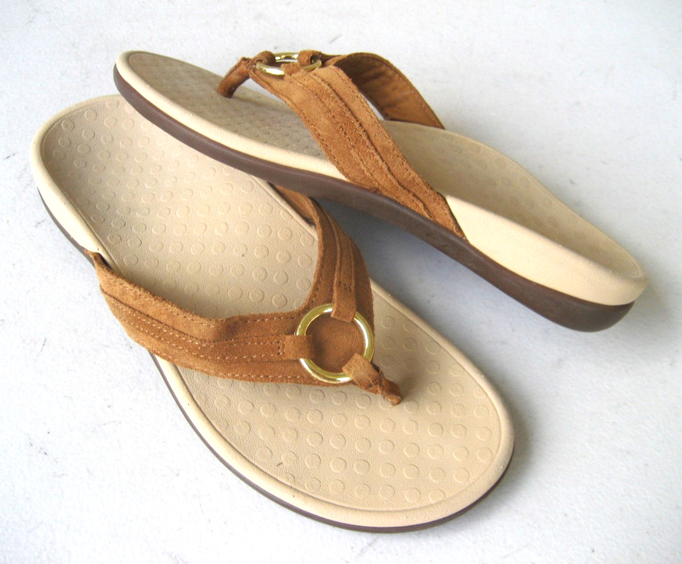Vionic Tide Aloe Women’s Flip Flop Size 9 Thong Sandals Toffee Suede EXCELLENT