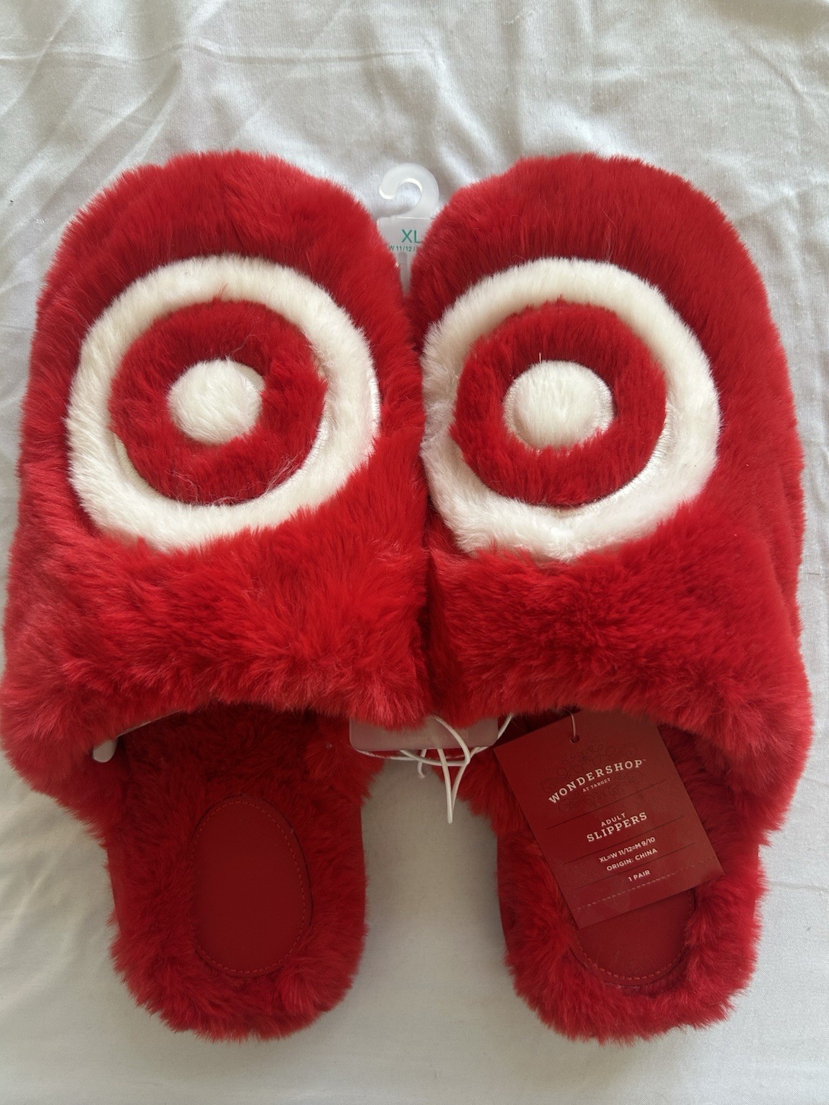Target Bullseye Logo Slippers M 9-10/W 11-12 BRAND NEW