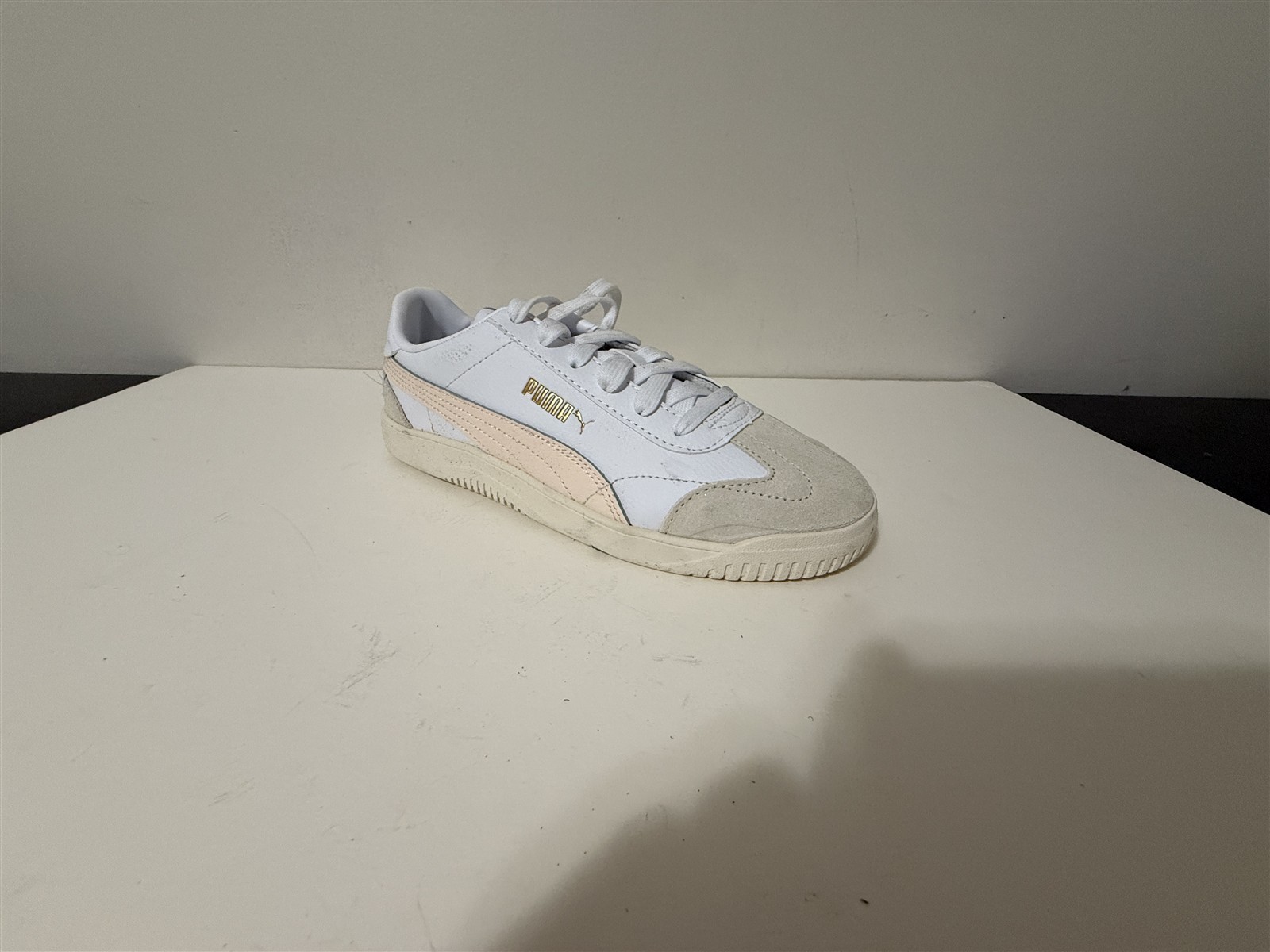 One Single Shoe Right Foot PUMA Athletic Sneaker Tennis Shoe White Women’s 7.5
