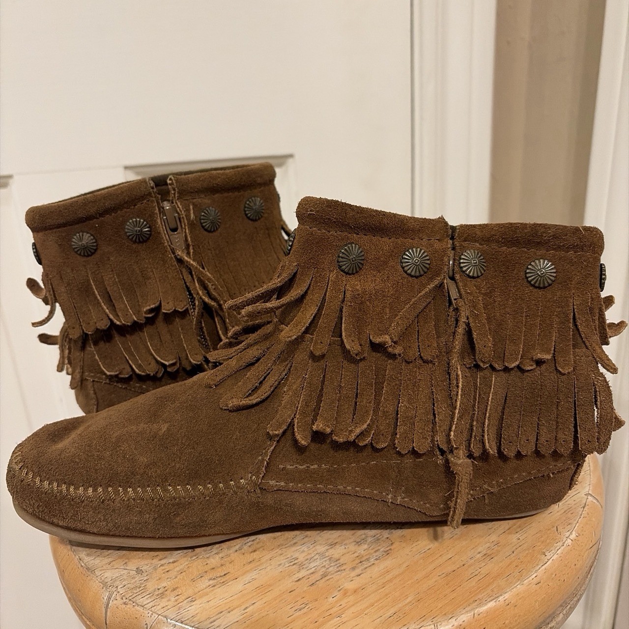 MINNETONKA Moccasins 7.5 Double Fringe Side Zip Studded Detail Rubber Sole Boots