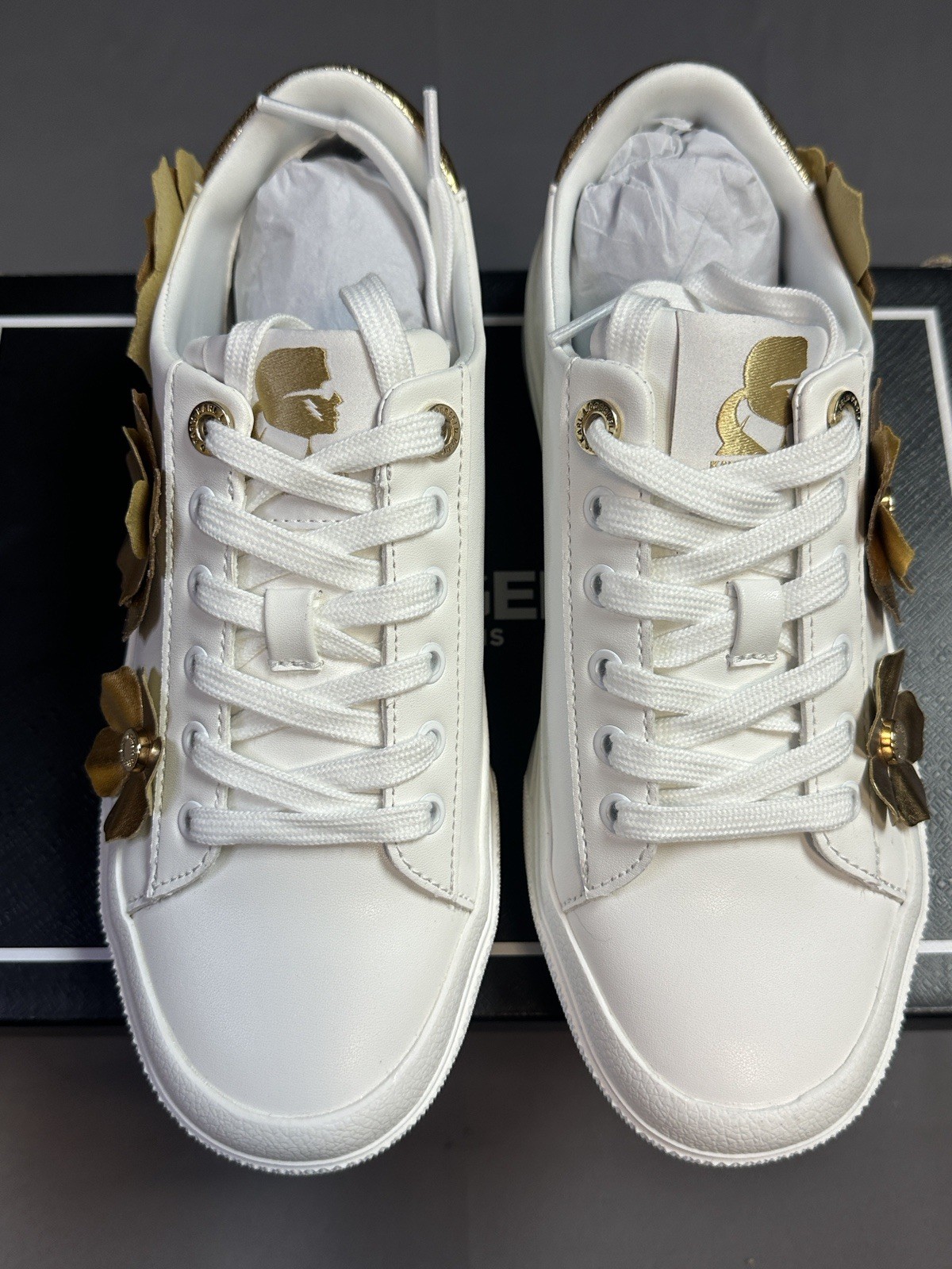 New Karl Lagerfeld Paris Women’s Gael Flower Sneakers – Bright White/Gold – US 7