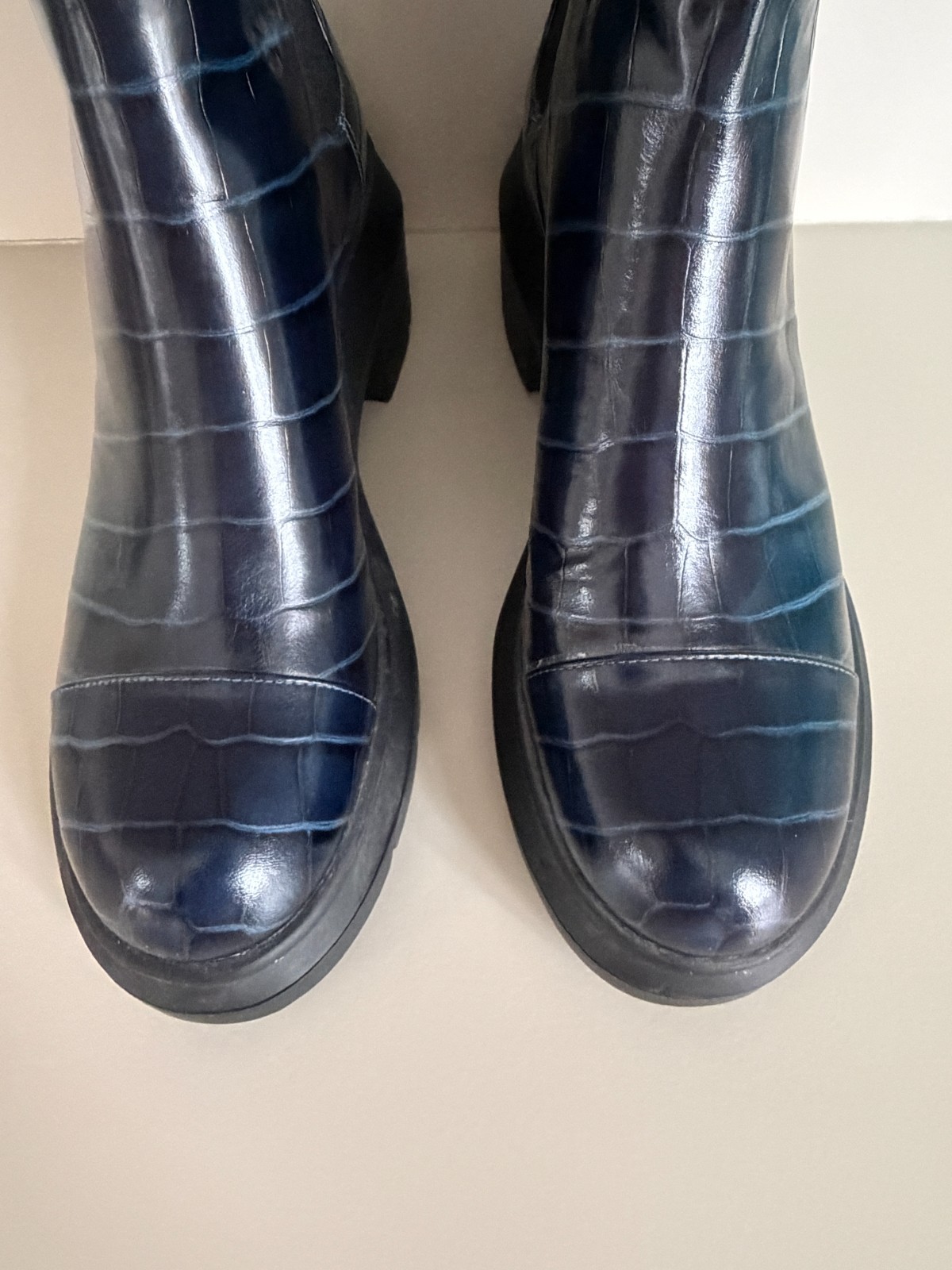 Stuart Weitzman Norah Chelsea Lug Sole Bootie -Navy Croc Embossed Leather-Sz 8