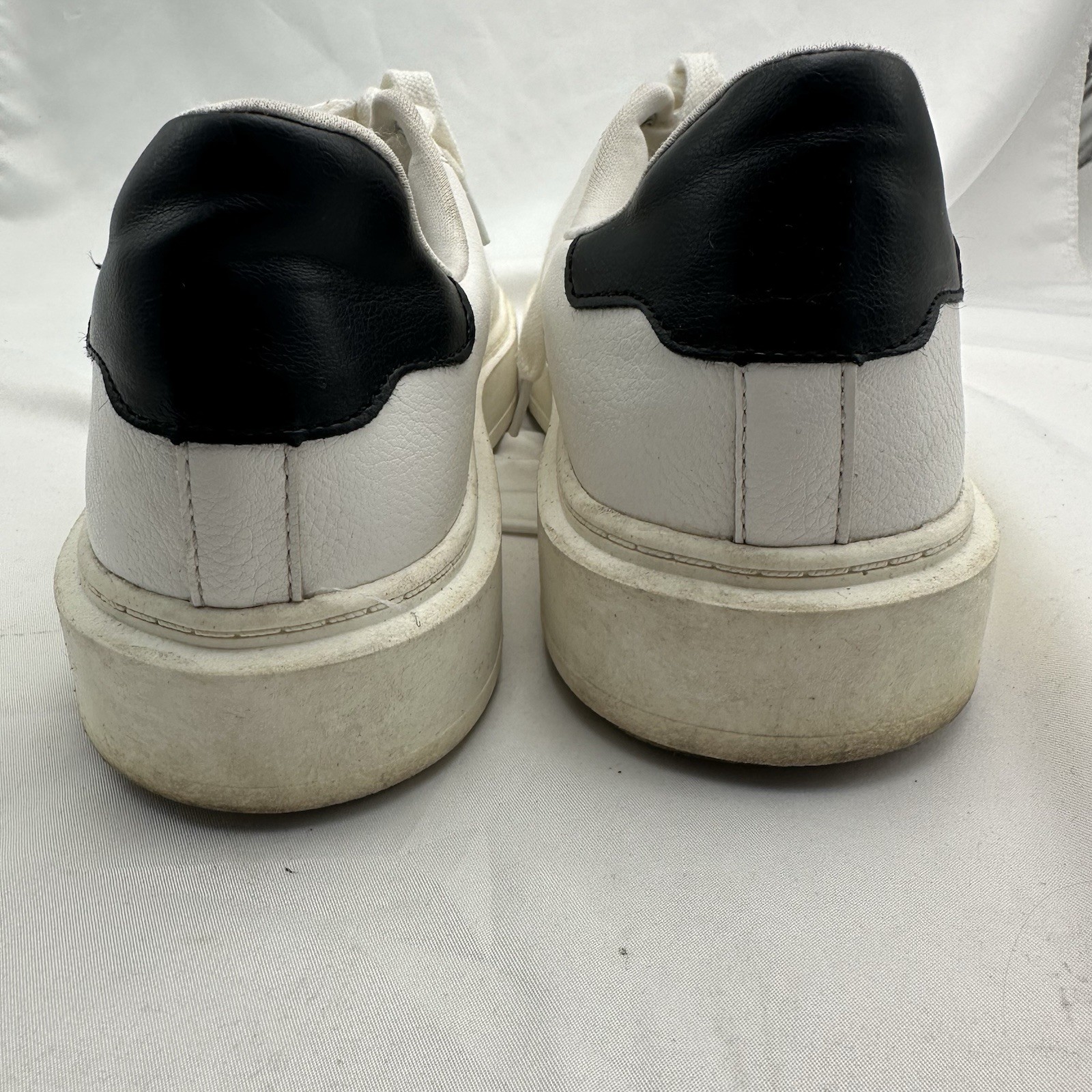 Steve Madden Womens Charlie White Fashion Sneakers 10 Medium (B,M) leather