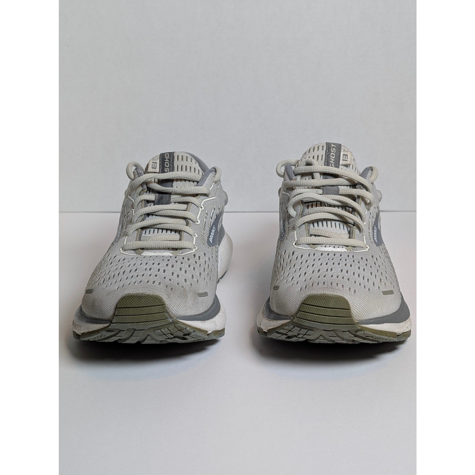 Brooks Ghost 13 Grey White Running Shoes Womens Size 8.5 Medium B 1203381B051