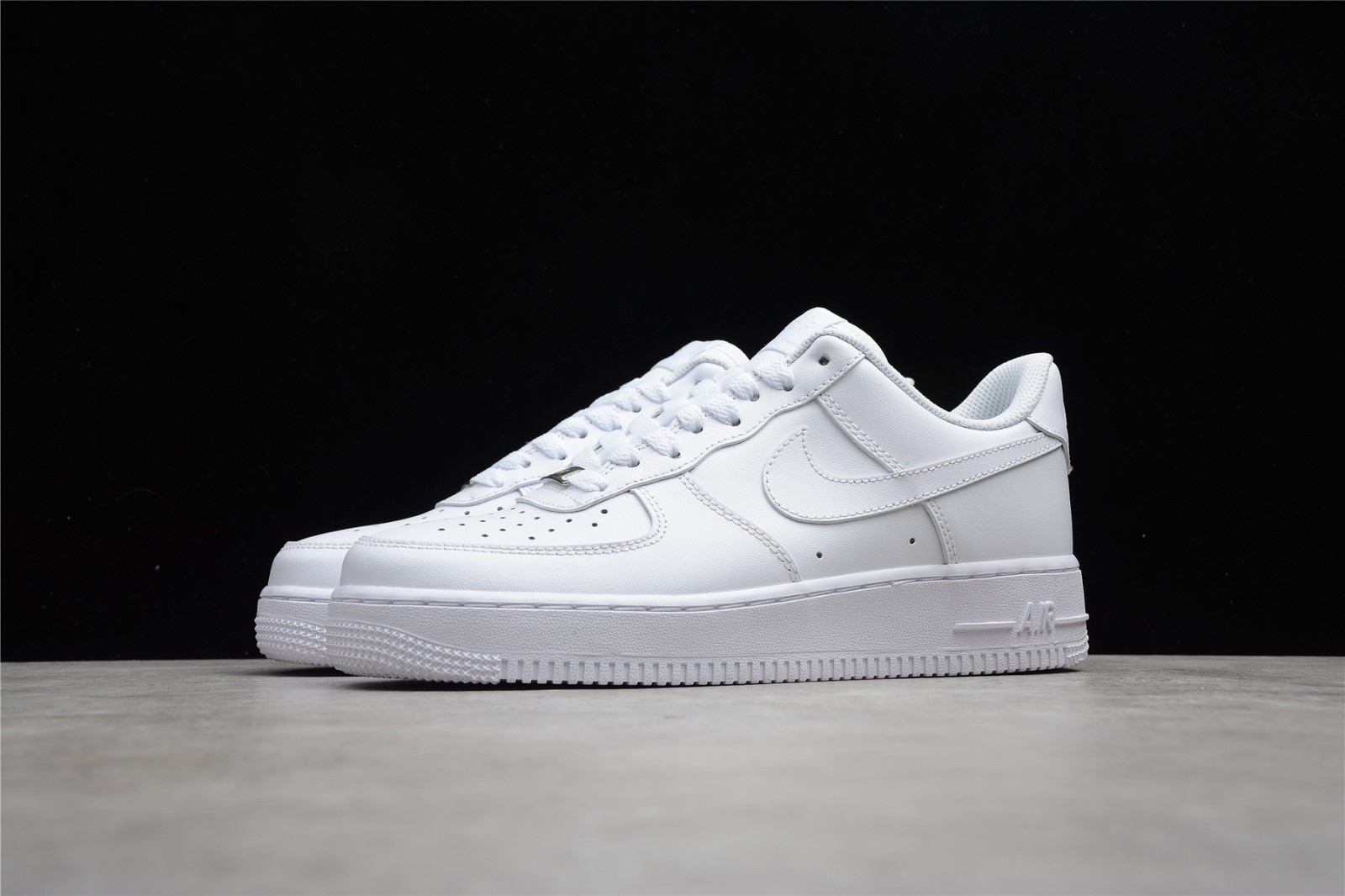 Nike Air Force 1 Low Triple White ‘07 BRAND NEW, MEN AND WOMEN SIZES