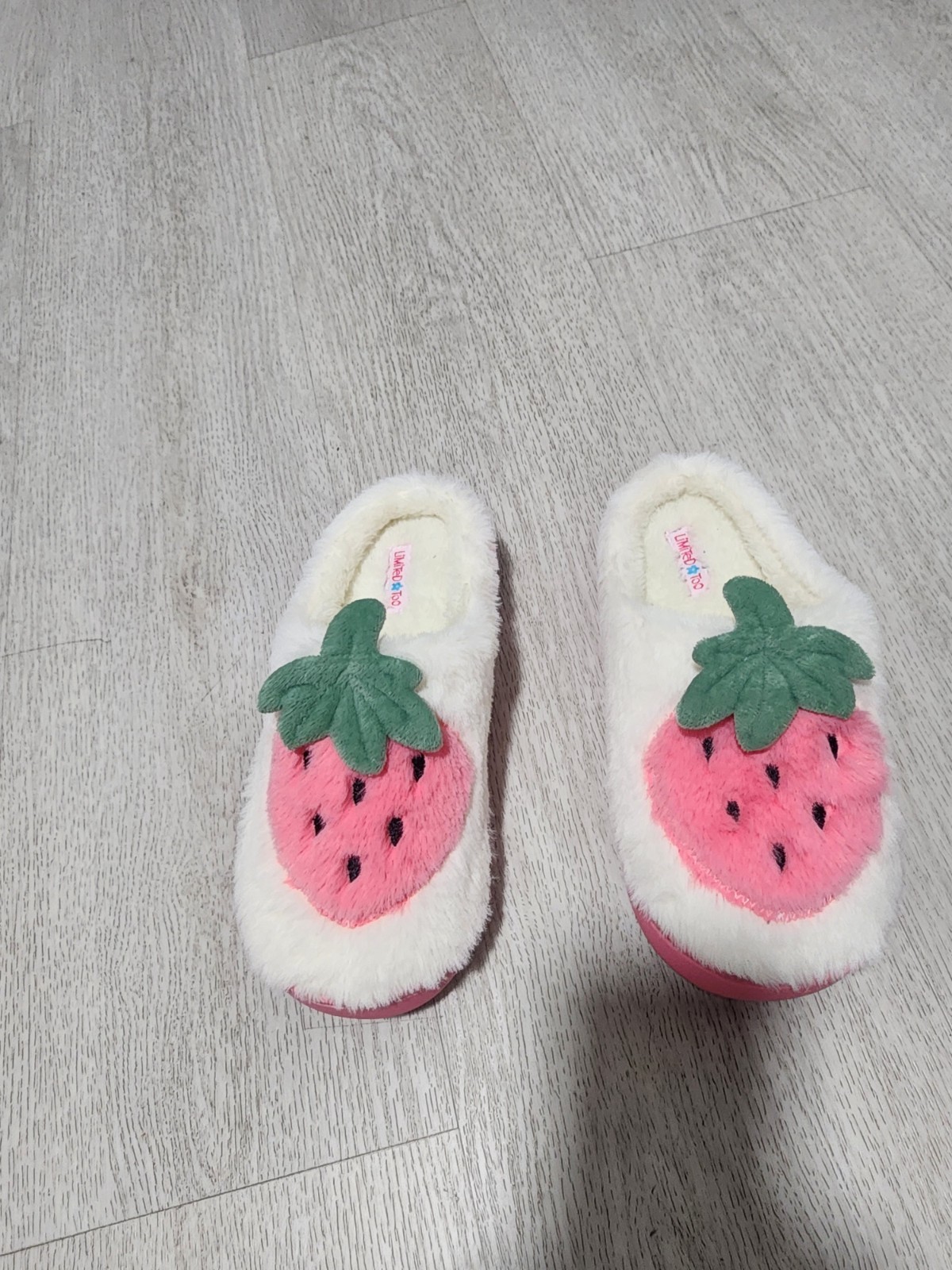 Girl ’s Faux Fur Strawberry Slip-On Slippers Lined Comfort White/Pink/Gree 4y5
