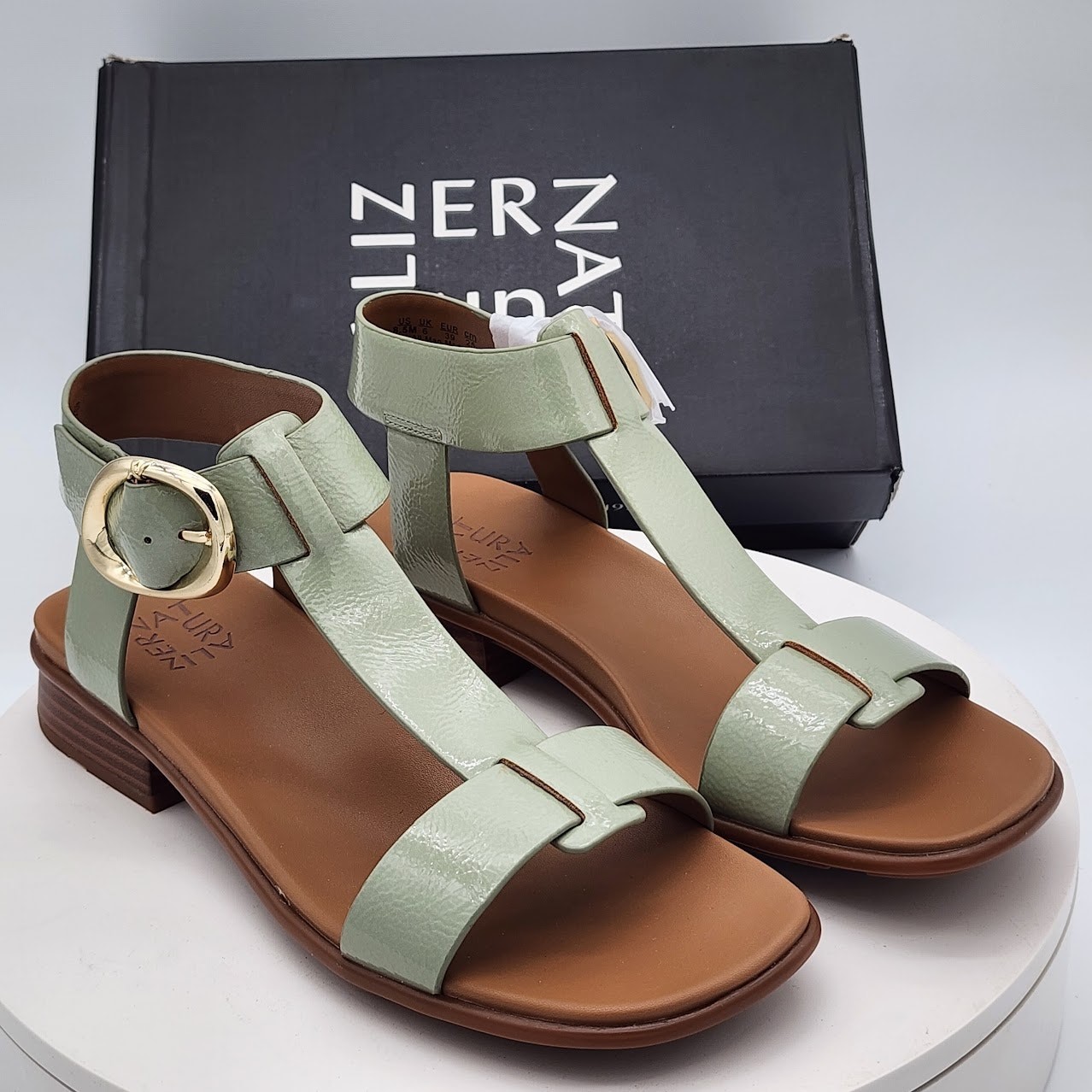 NEW Naturalizer Brandy Women’s T-Strap Sandals Pistachio Green Size 8.5M Leather