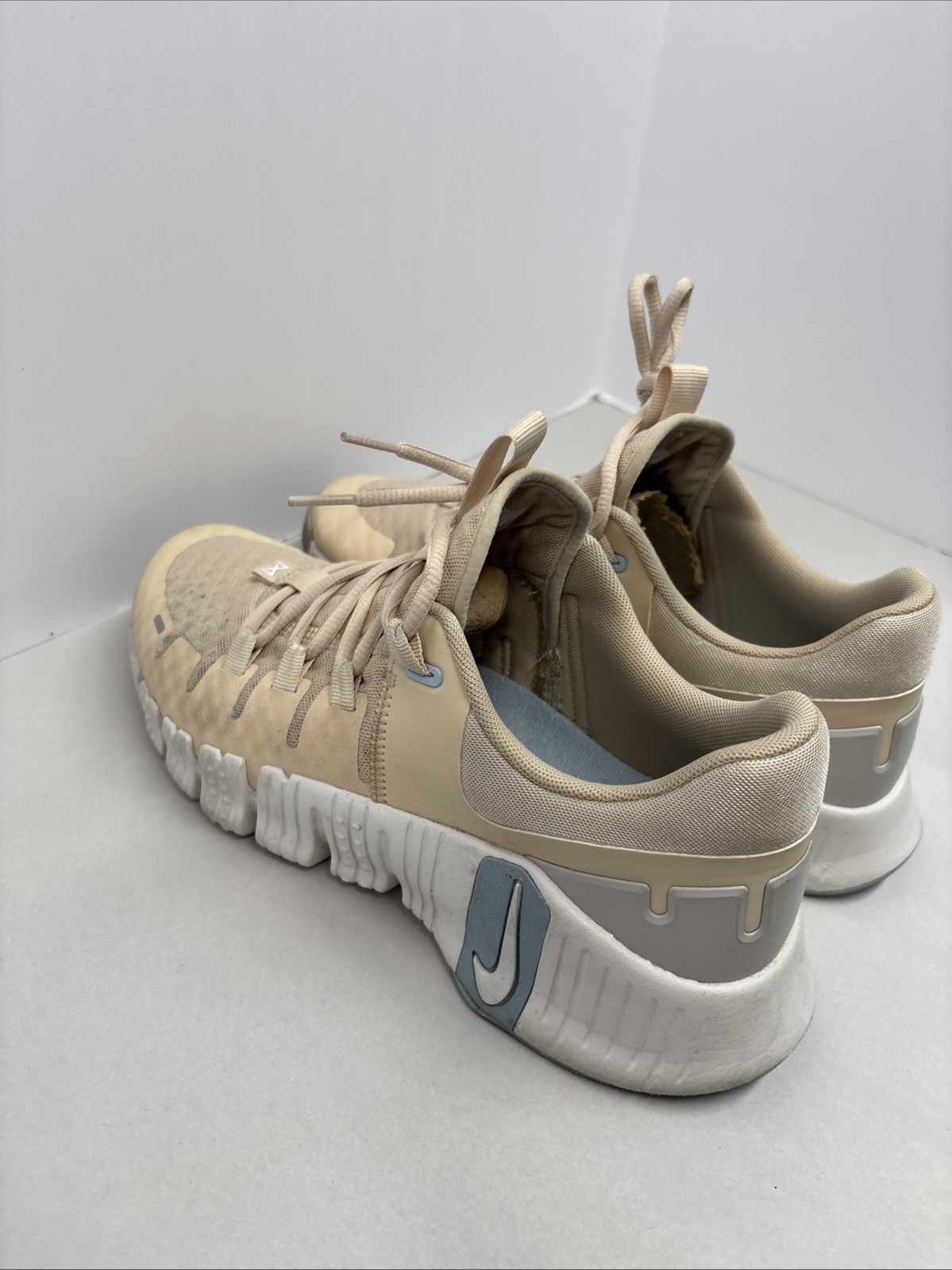 Nike Free Metcon 5 DV3950-105 Women’s Size 10 Shoes Sandrift Sand Drift