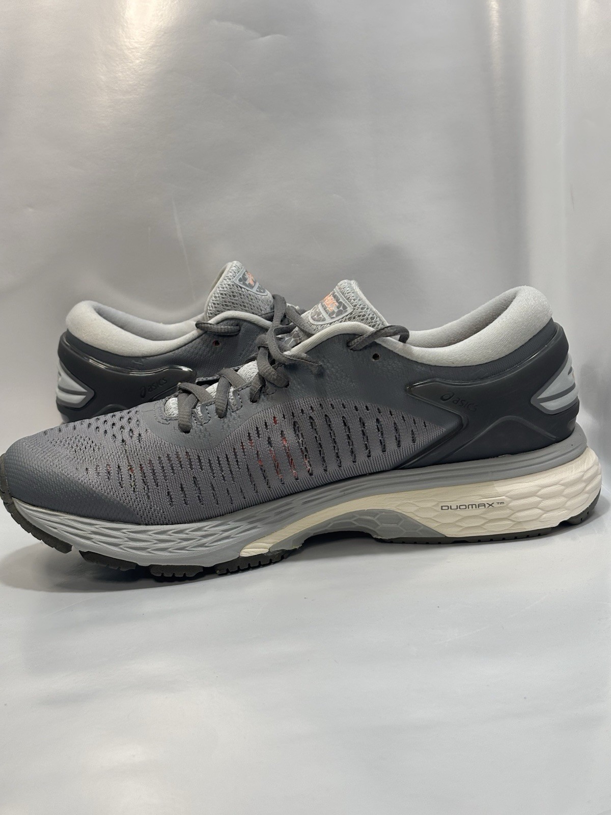 ASICS GelKayano 25 Running Womens Size 7.5 Grey Sneakers Athletic Shoes 1012A026