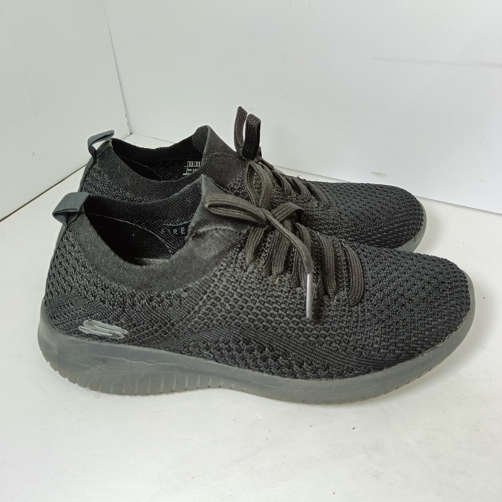 Skechers Women’s Ultra Flex slip on sneakers size 5.5