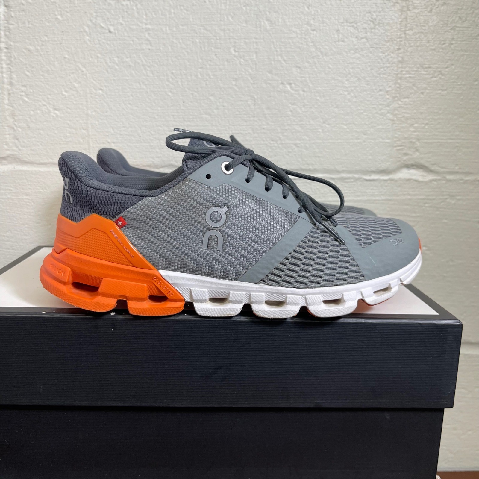 On Cloud Cloudflyer Gray Orange Swiss Engineering Running Shoes Sneaker Men’s 8