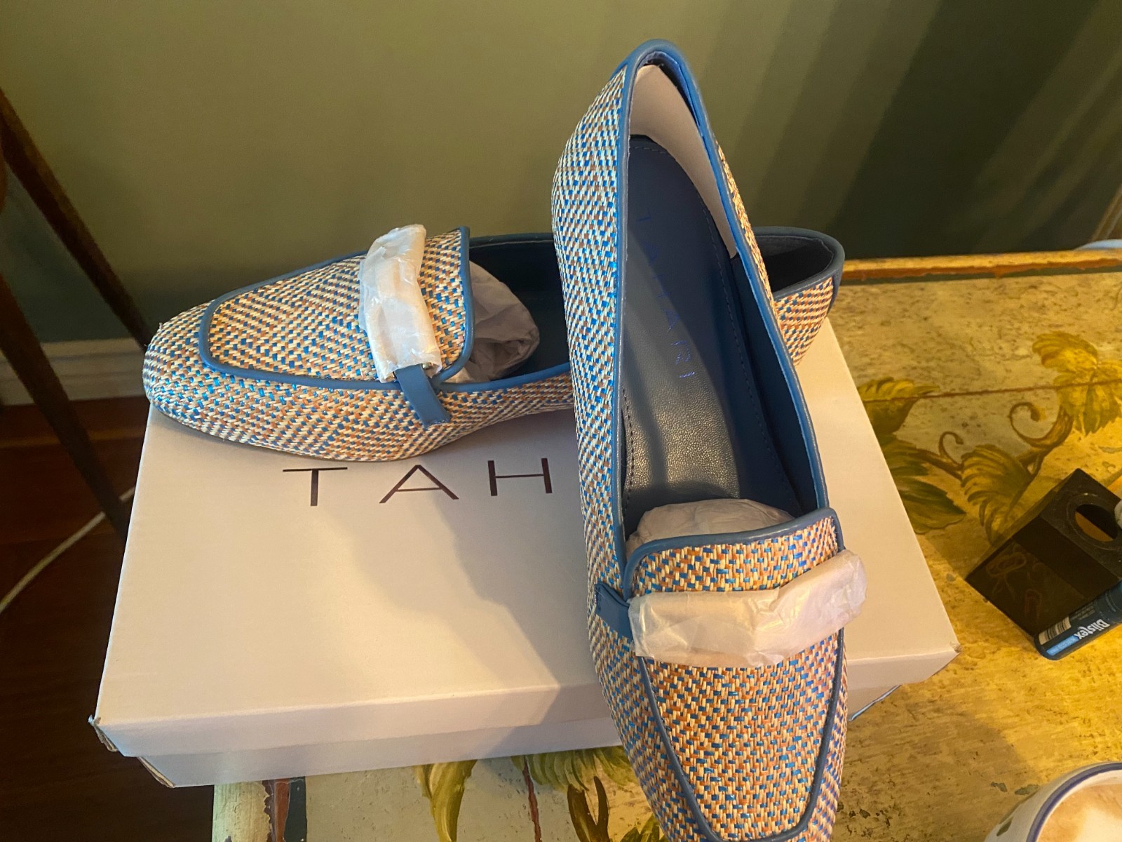 TAHARI Blue Beige Buckle Loafer Flats Women’s Size 8 Synthetic Slip-On