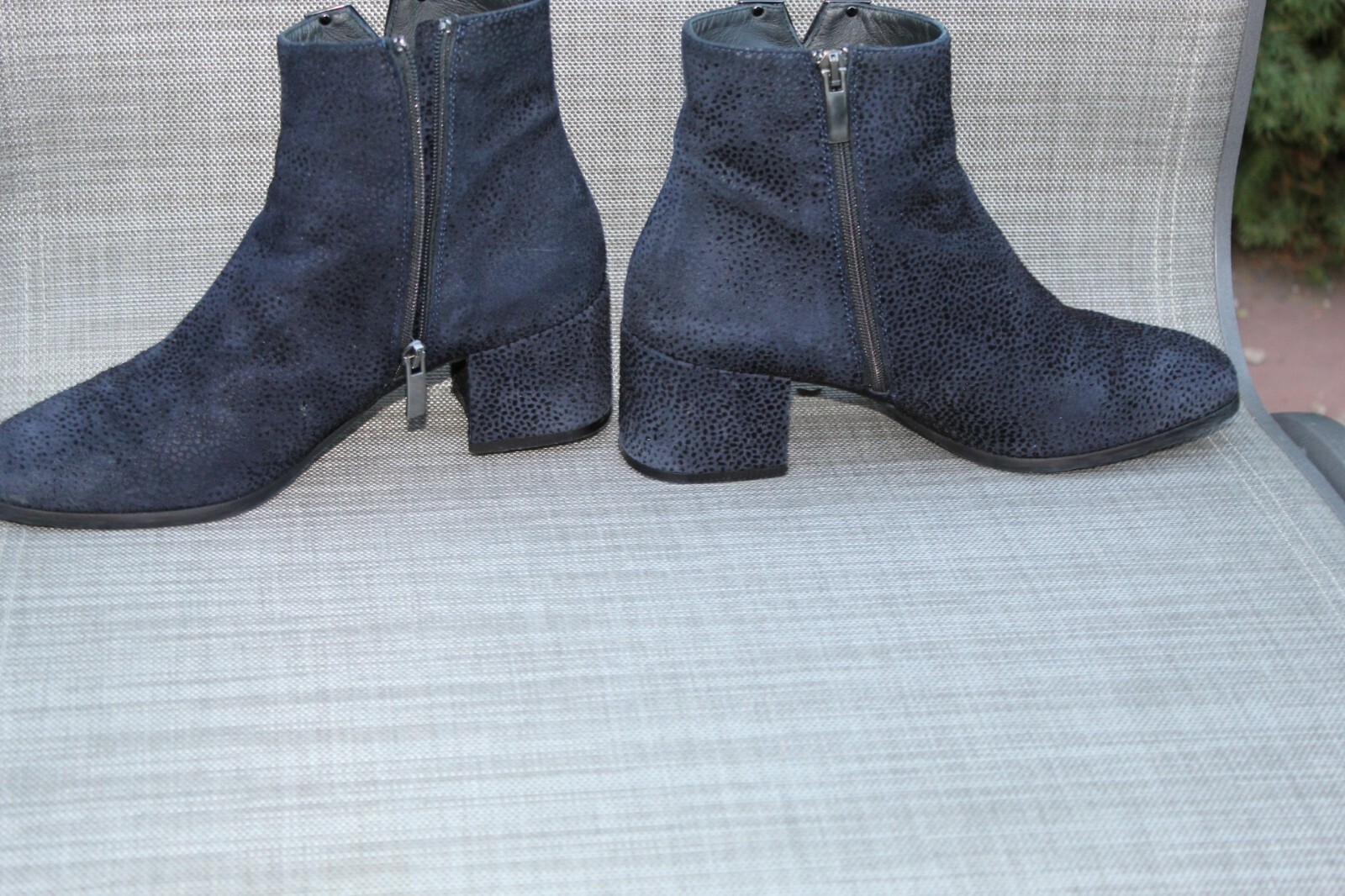 EVALUNA DARK NAVY EMBOSSED LEATHER SHOES/BOOTIES SIDE ZIP W SZ 37 MADE IN ITALY