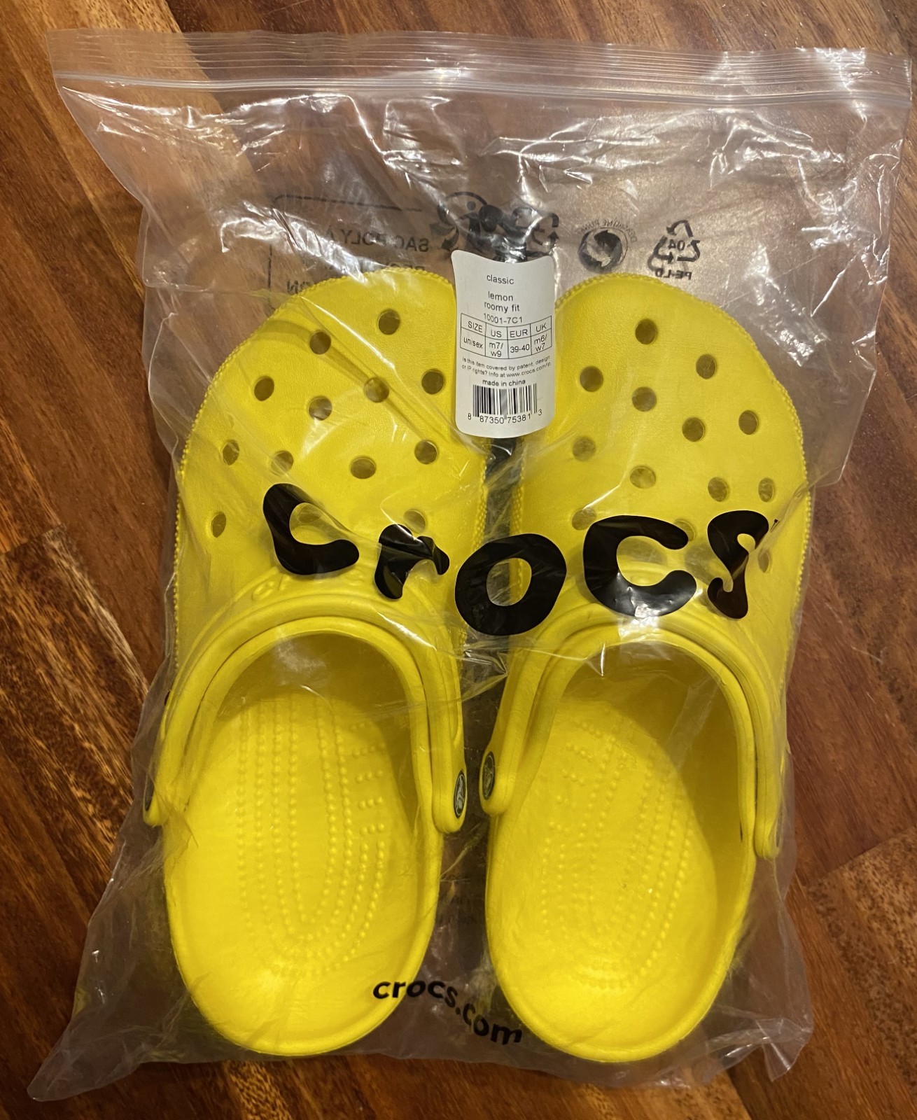 Unisex Women’s 9 Men’s 7 Crocs 10001 Classic Iconic Comfort Clogs Yellow Sandals