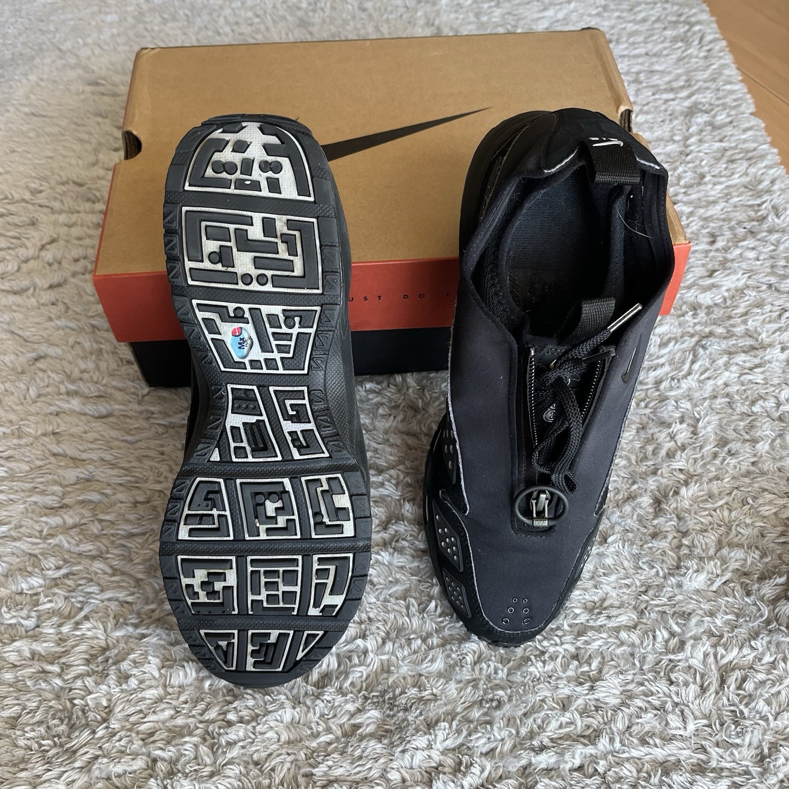 Size 10 – Nike Air Sunder Max Black Silver W