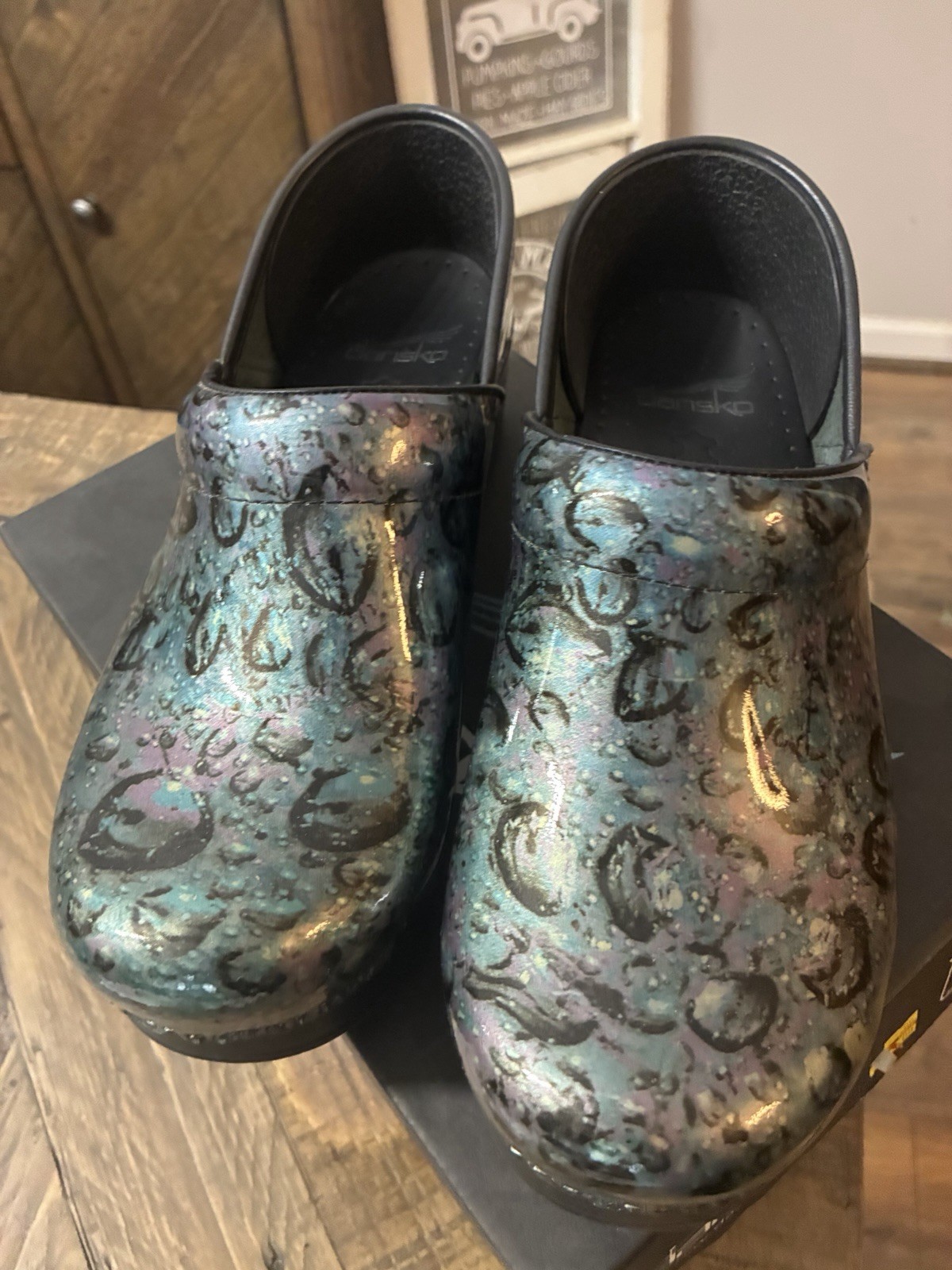 Dansko Professional Raindrop Patent Leather Clogs Slip Resistant US 9