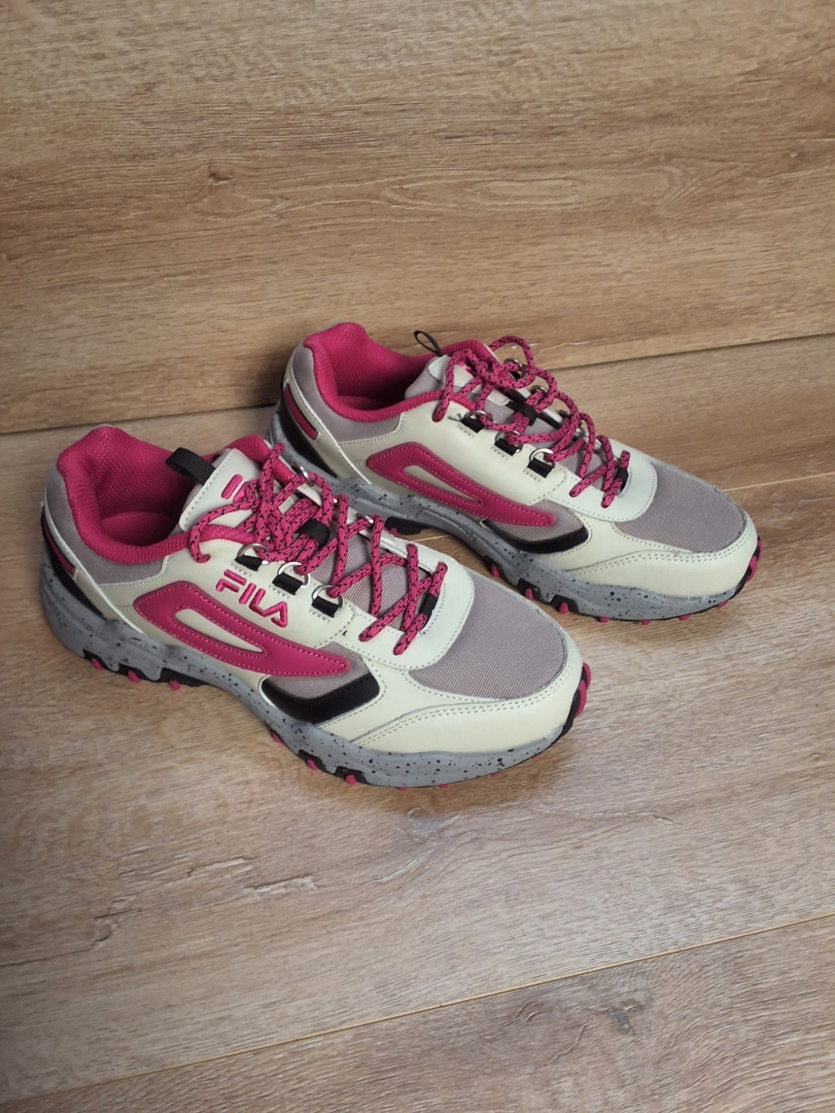 FILA WOMEN’S REMINDER PINK TRAIL RUNNER SHOE SNEAKER US SIZE 8