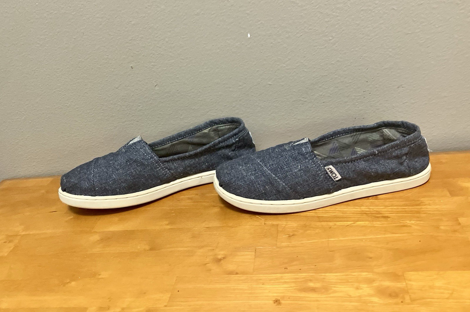 TOMS Alpargata Chambray Slip-on Shoe, Blue Gray/Beige Sole – Size Y5 (VGUC)