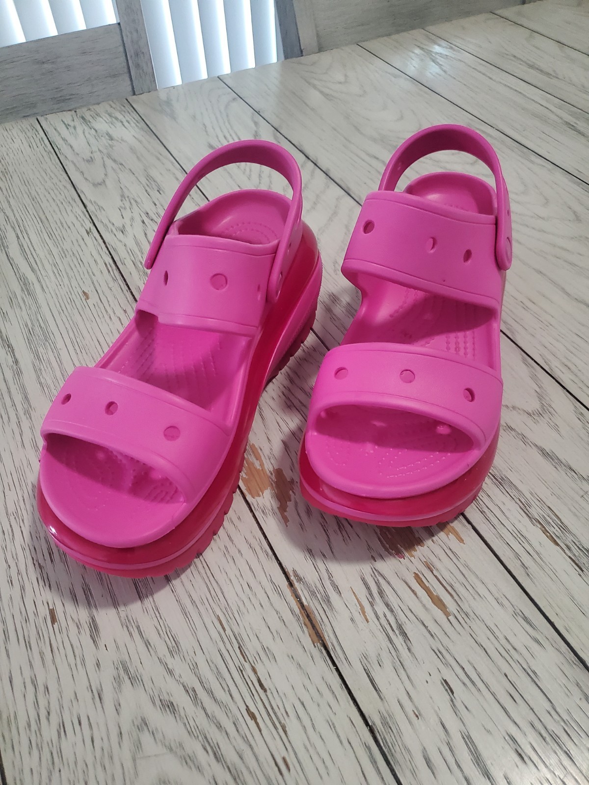 Crocs Mega Crush Sandals Juice/Pink Women’s Size 11 Men’s Size 9 New
