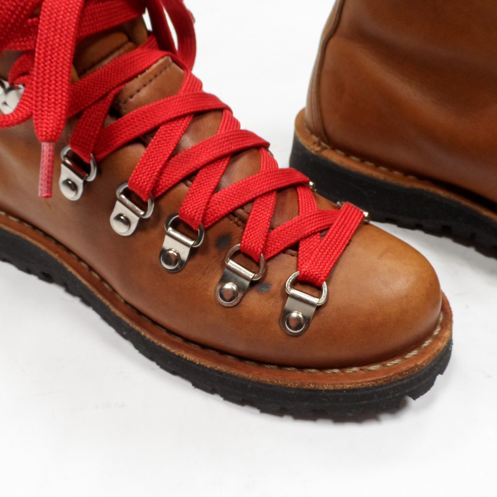 Danner ‘Mountain Light Cascade’ Brown Lug Sole Hiking Ankle Boots – Women’s 7 M