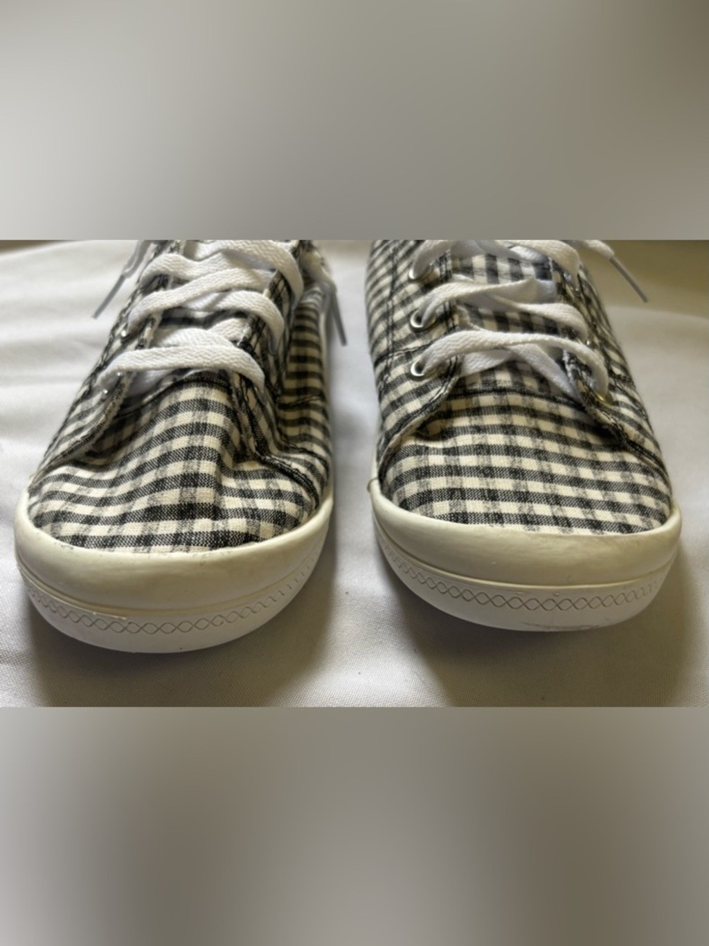Time and Tru Women’s Slip on Sneakers in Black/White Gingham Sz 9.5W