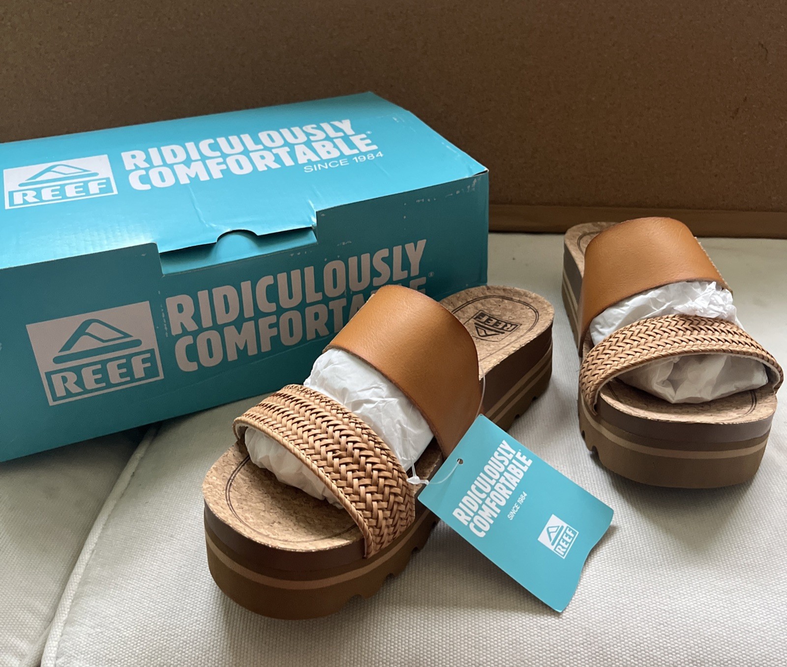 New Reef Sz 7.5 Camel Cushion Comfort Vista Hi Strap Sandals w/a Natural Braid