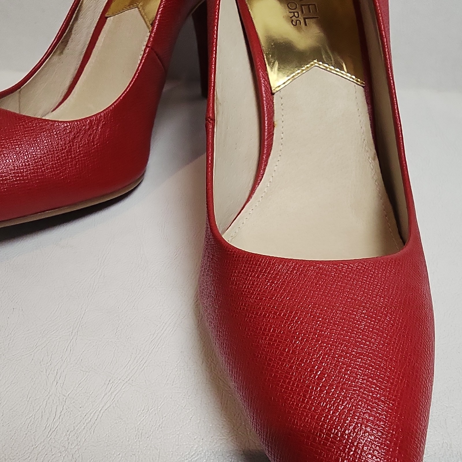 MICHAEL Michael Kors Red Pointed Toe Pump Saffiano Leather Logo US 8