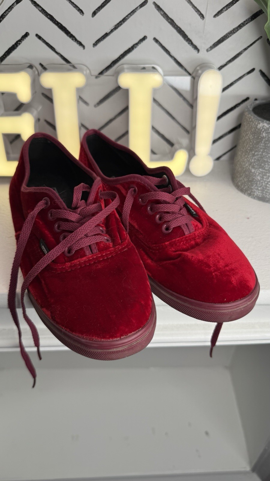 Vans Authentic Velvet Sneakers Burgundy Oxblood Women’s 7 Men’s 5.