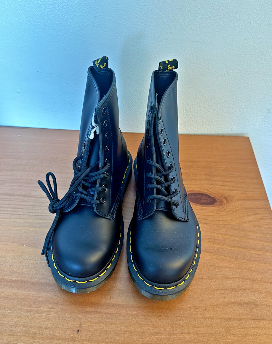 Dr. Martens 1460 Boot Black Smooth Leather UK3 US W4 EU36 – New, Damaged Box