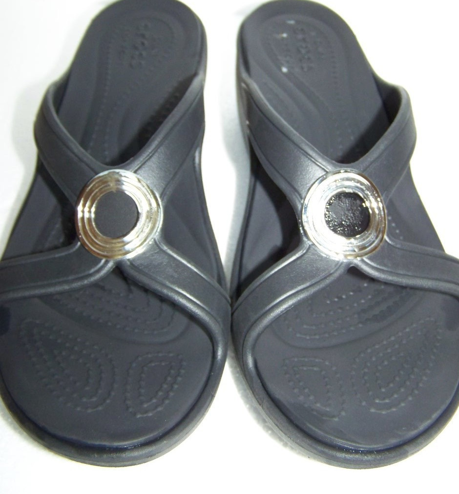 CROCS Silver Ring Black 2″ Wedge Sandals Comf Slides NOT THONGS Size 9 NexToNEW