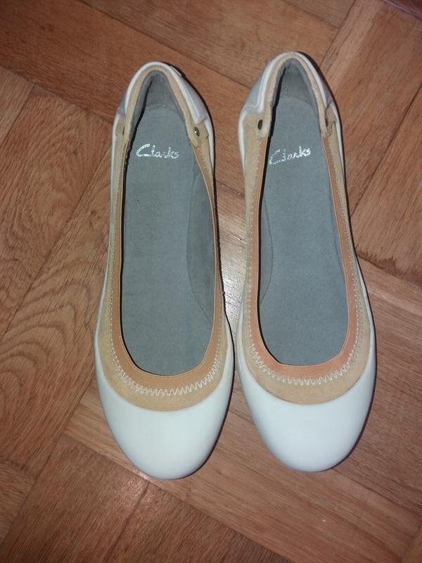womens clarks heels yellow suede 37